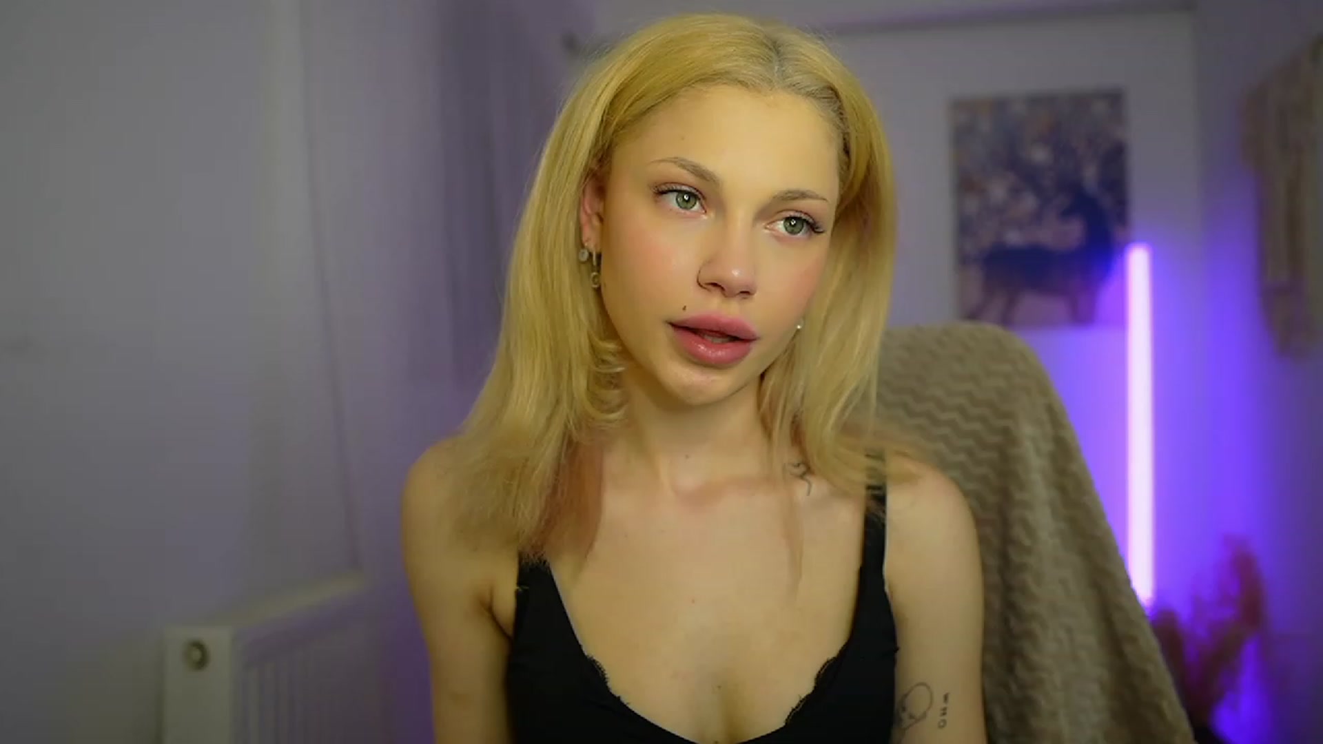 Gallery image thumbnail from Riley_Steele's myfreecams stream on, 03/08/2024, 17:58 image 10 of 20
