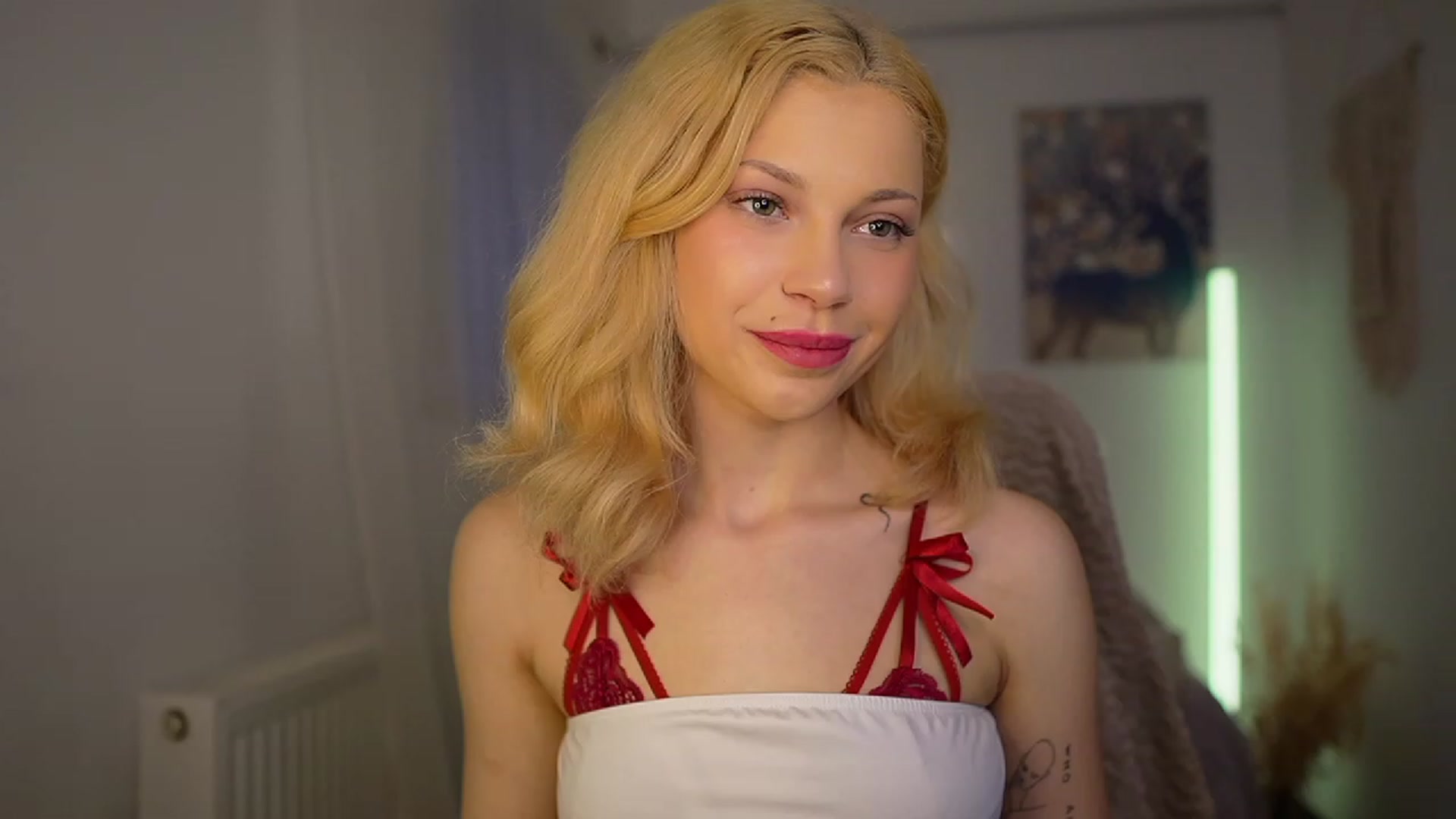 Gallery image thumbnail from Riley_Steele's myfreecams stream on, 03/12/2024, 16:05 image 8 of 20