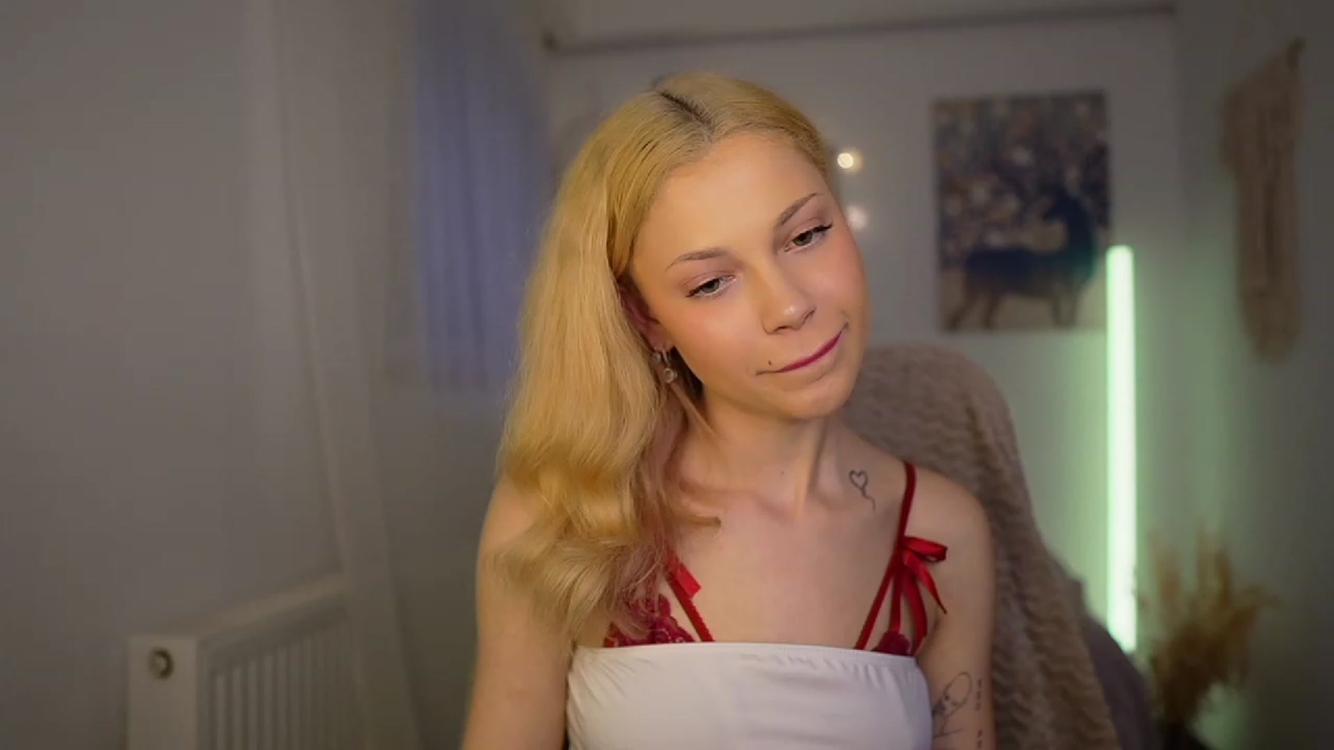 Gallery image thumbnail from Riley_Steele's myfreecams stream on, 03/12/2024, 16:05 image 2 of 20