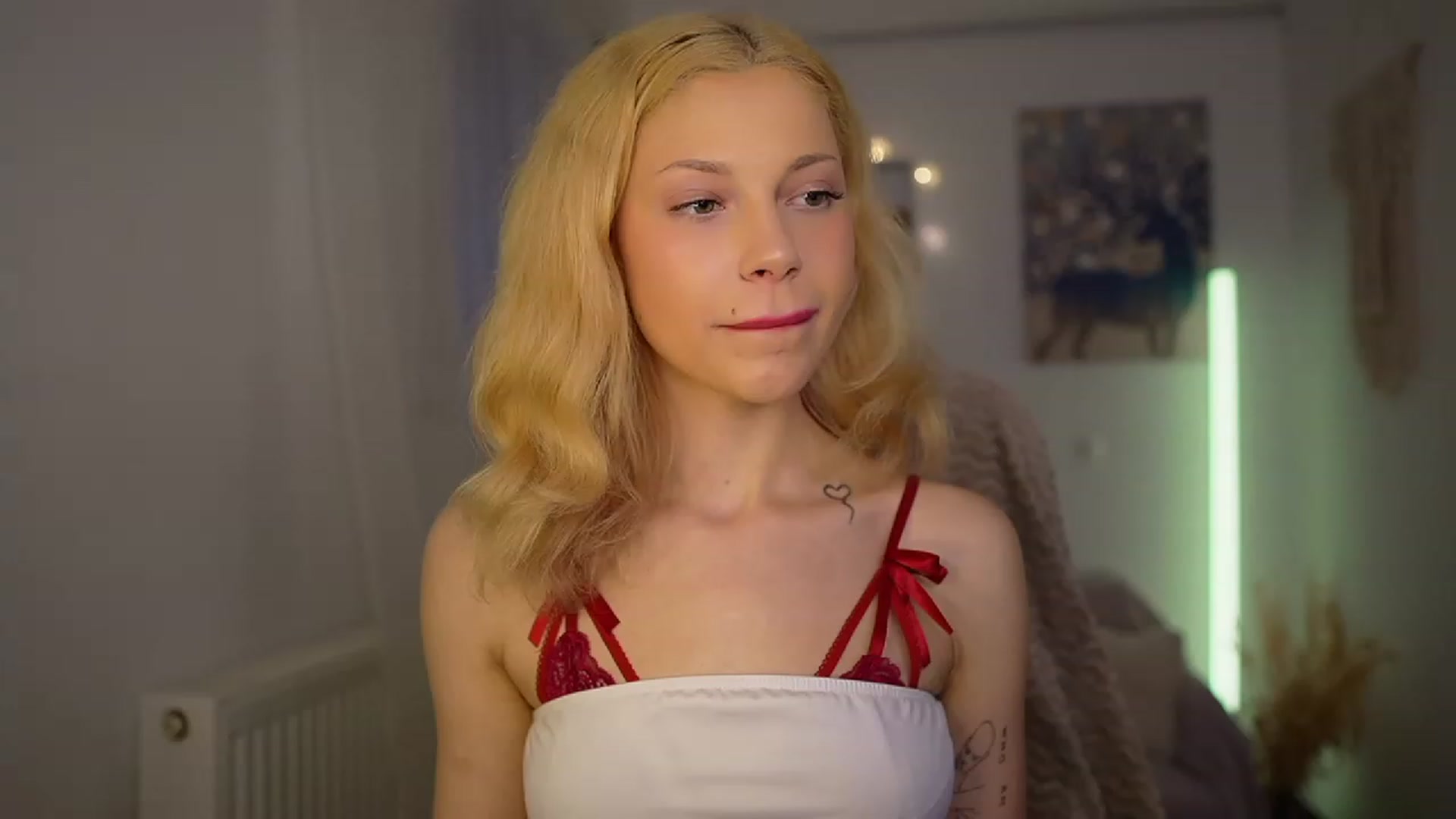 Gallery image thumbnail from Riley_Steele's myfreecams stream on, 03/12/2024, 16:05 image 19 of 20