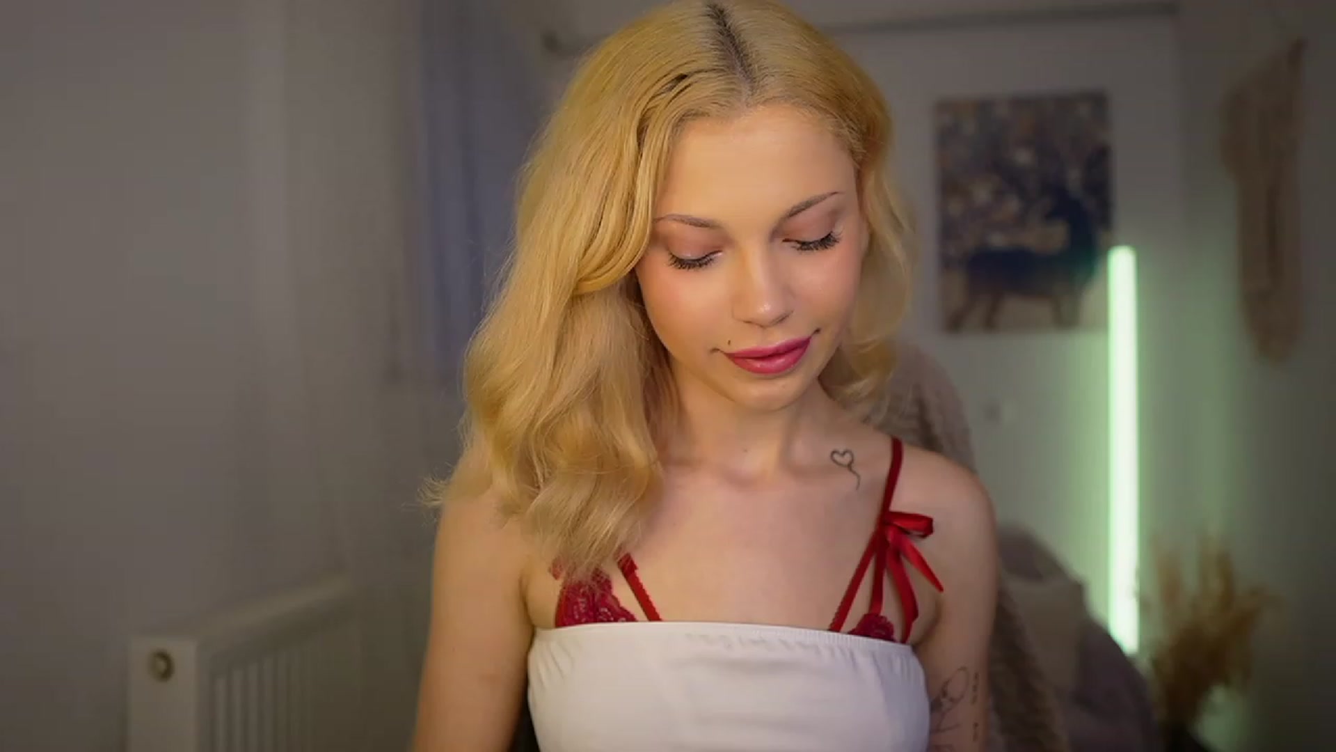 Gallery image thumbnail from Riley_Steele's myfreecams stream on, 03/12/2024, 16:05 image 15 of 20