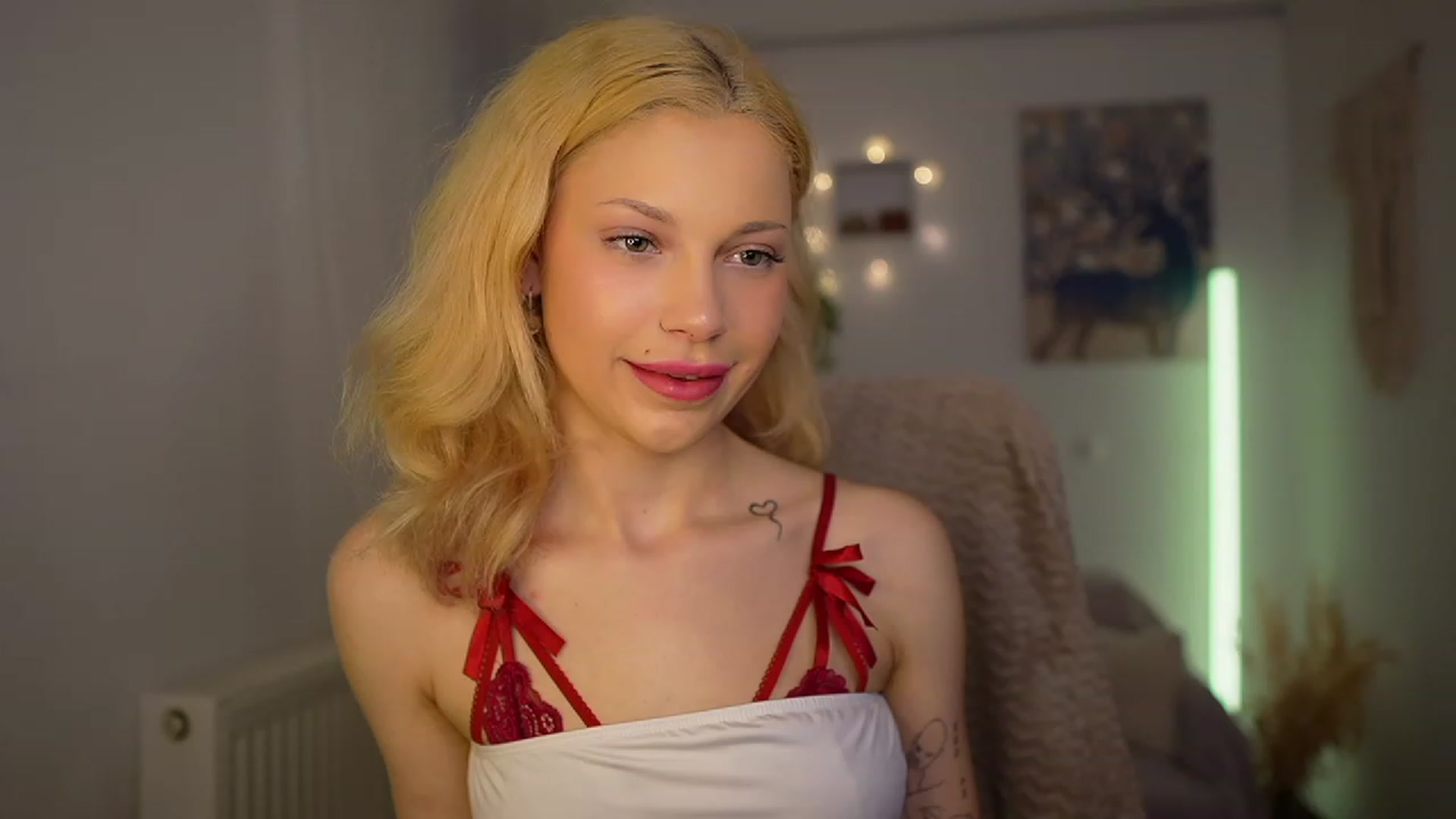 Gallery image thumbnail from Riley_Steele's myfreecams stream on, 03/12/2024, 16:30 image 13 of 20