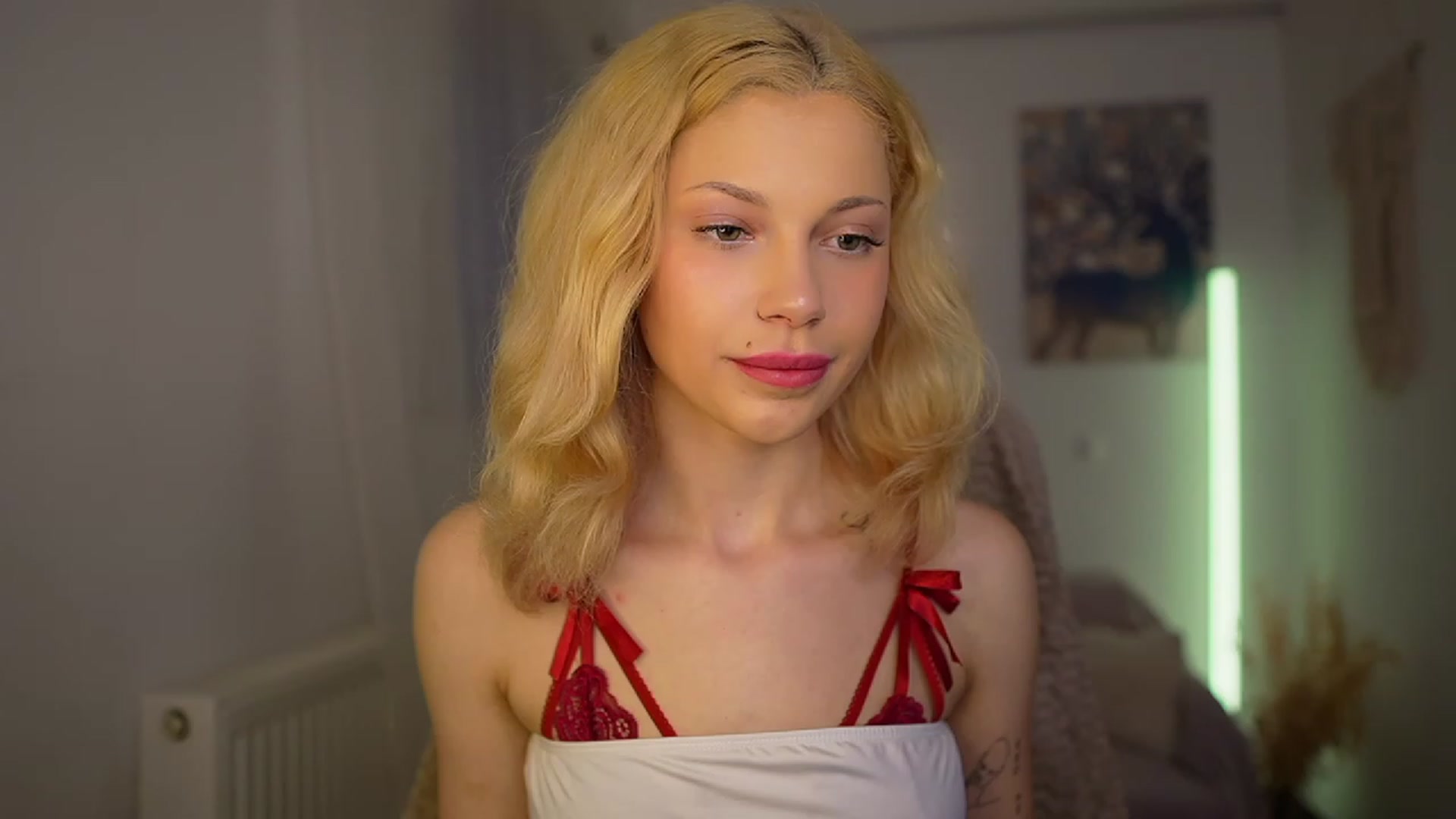 Gallery image thumbnail from Riley_Steele's myfreecams stream on, 03/12/2024, 16:30 image 9 of 20