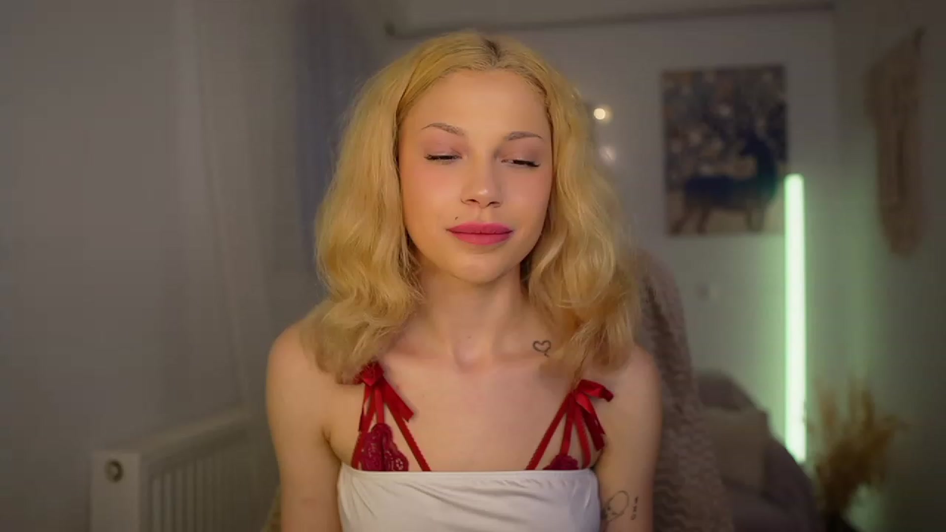 Gallery image thumbnail from Riley_Steele's myfreecams stream on, 03/12/2024, 16:30 image 2 of 20