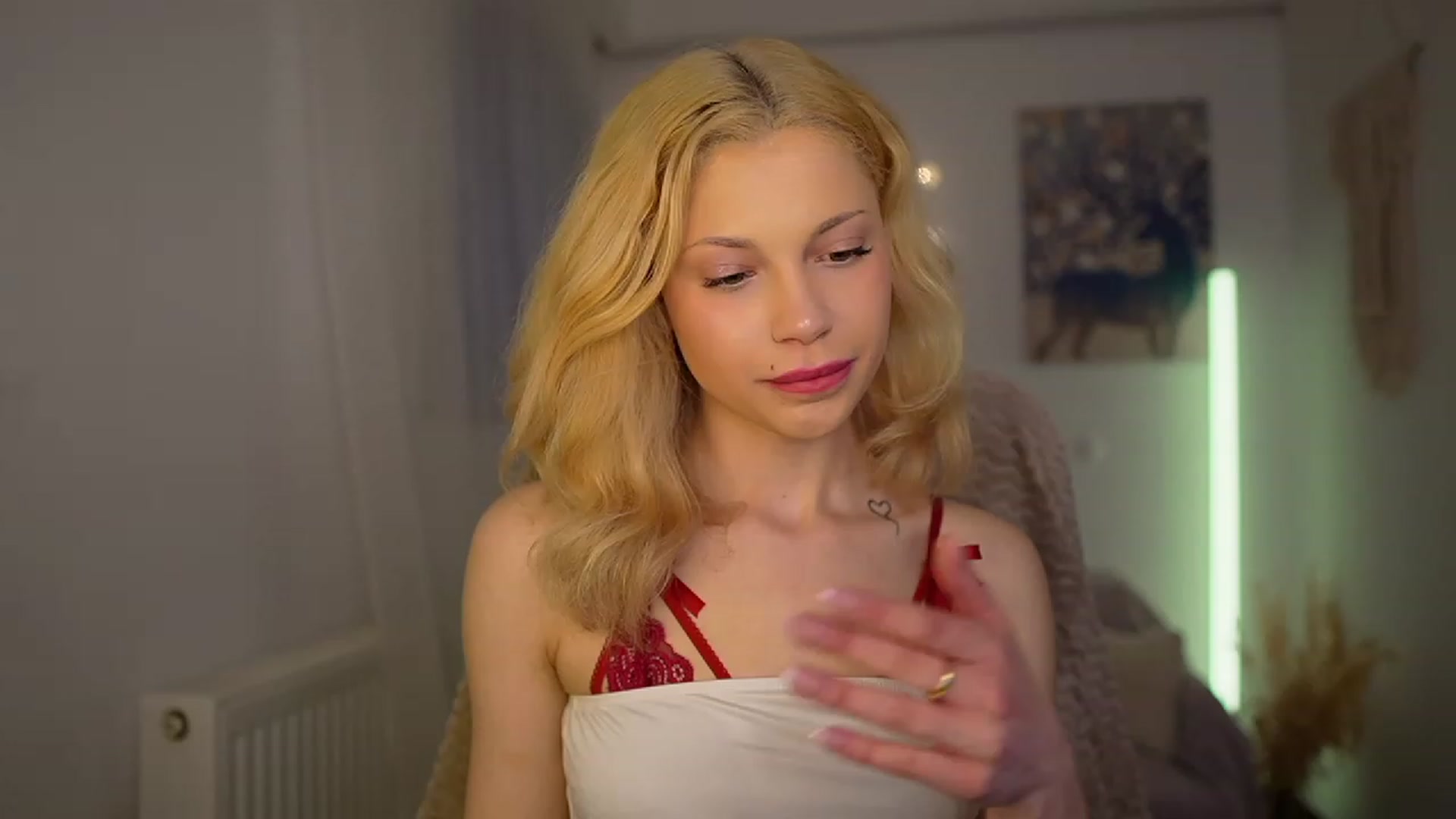 Gallery image thumbnail from Riley_Steele's myfreecams stream on, 03/12/2024, 16:30 image 10 of 20