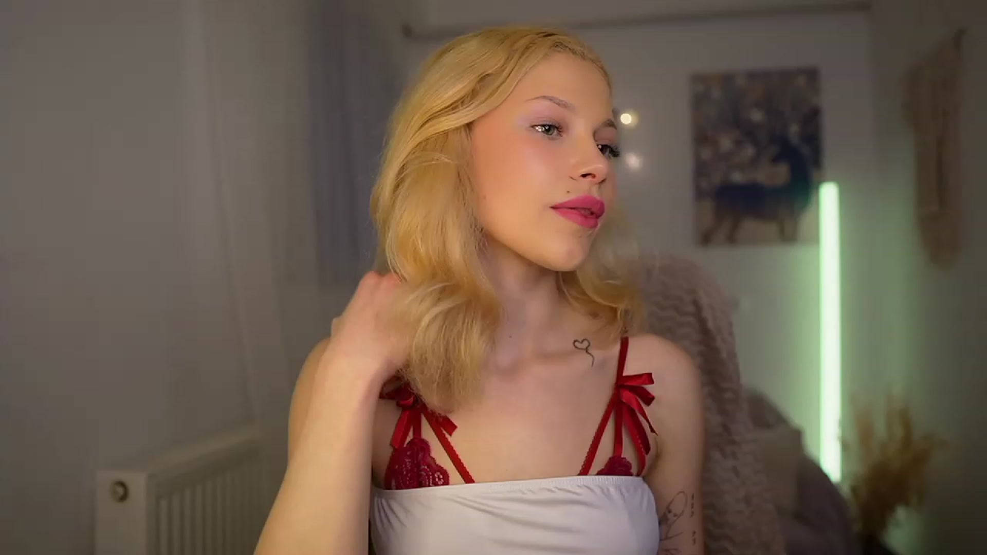 Gallery image thumbnail from Riley_Steele's myfreecams stream on, 03/12/2024, 16:30 image 12 of 20