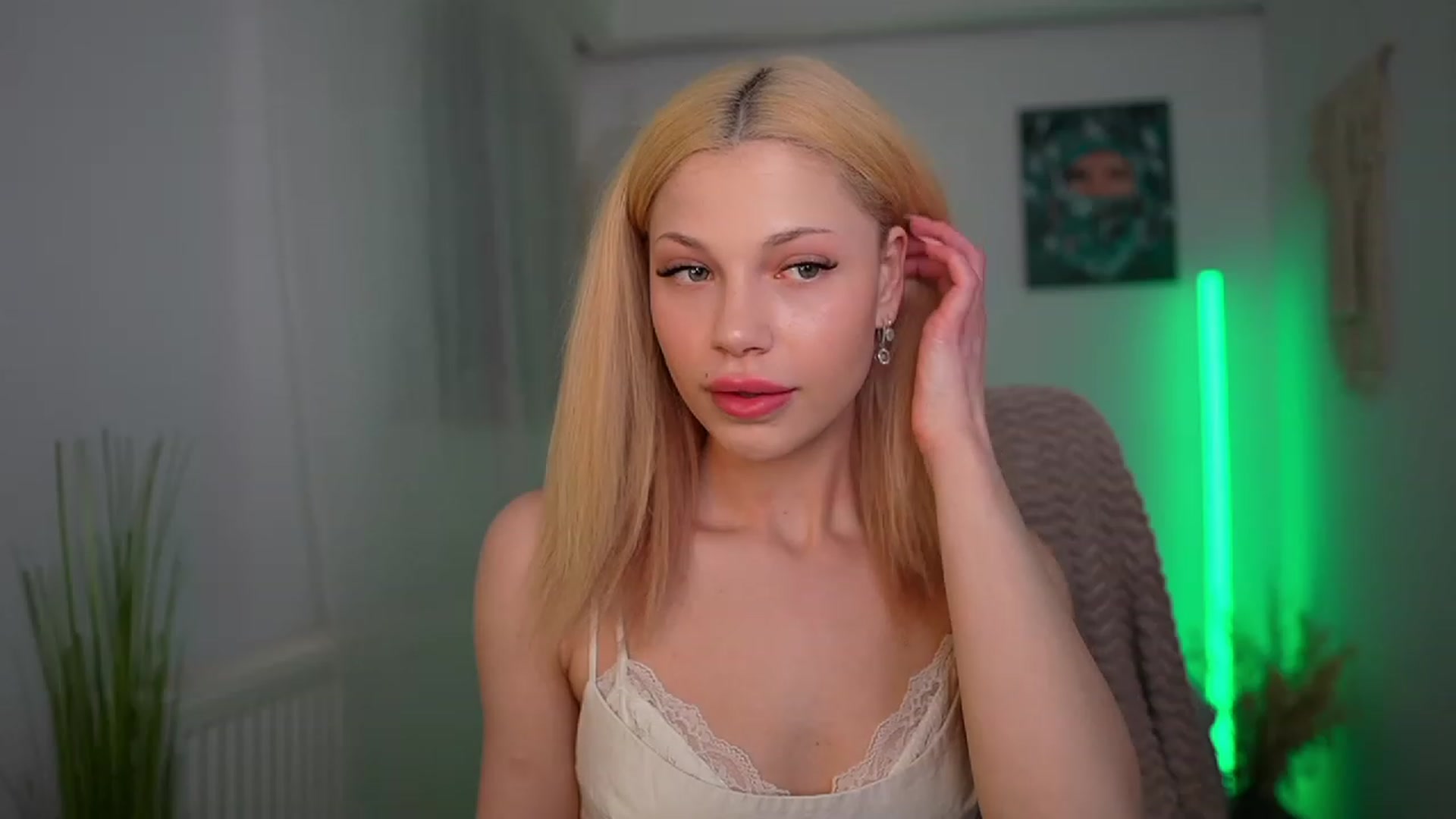 Gallery image thumbnail from Riley_Steele's myfreecams stream on, 03/17/2024, 18:30 image 20 of 20