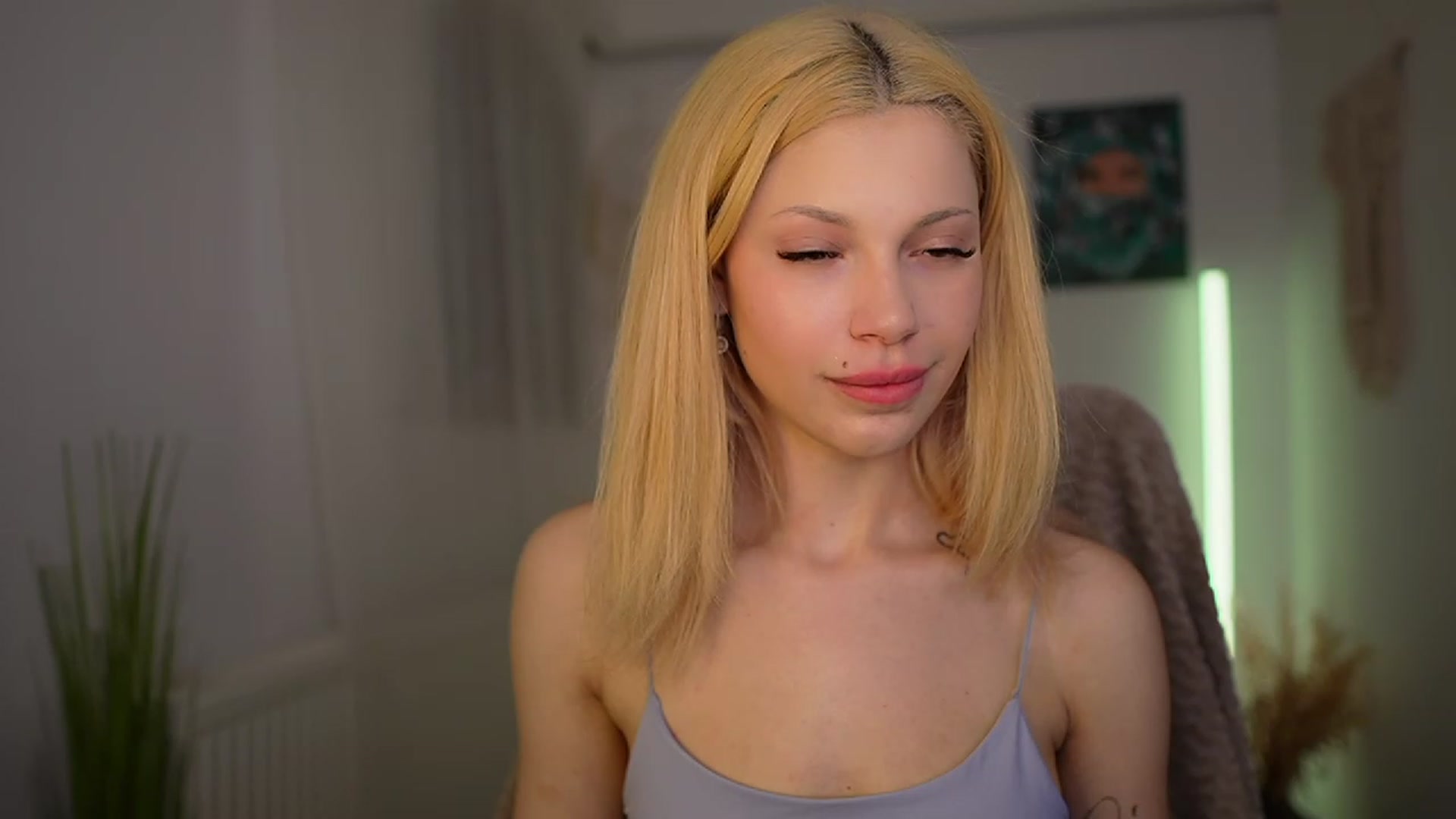 Gallery image thumbnail from Riley_Steele's myfreecams stream on, 03/18/2024, 17:49 image 13 of 20