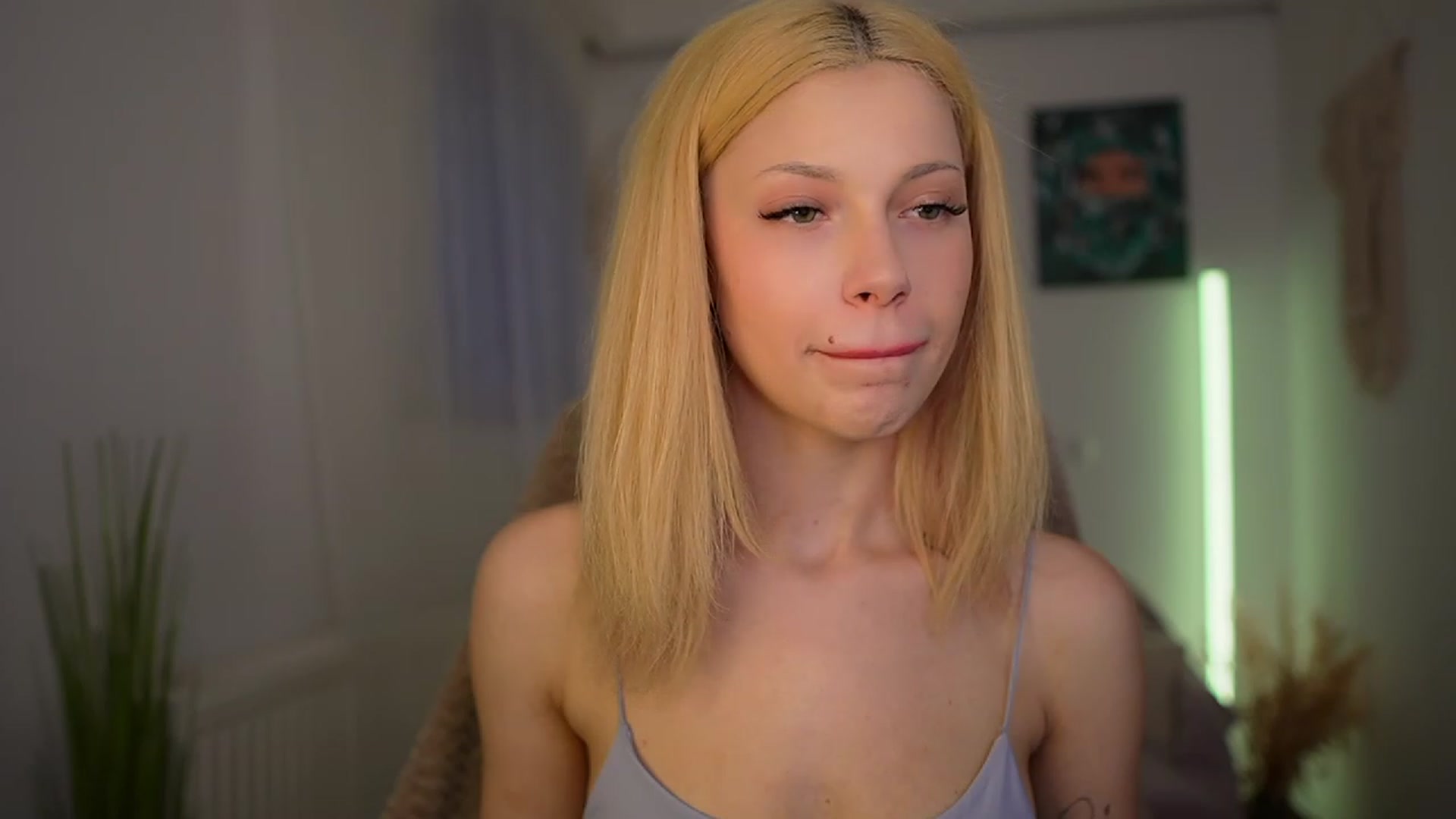 Gallery image thumbnail from Riley_Steele's myfreecams stream on, 03/18/2024, 17:49 image 5 of 20