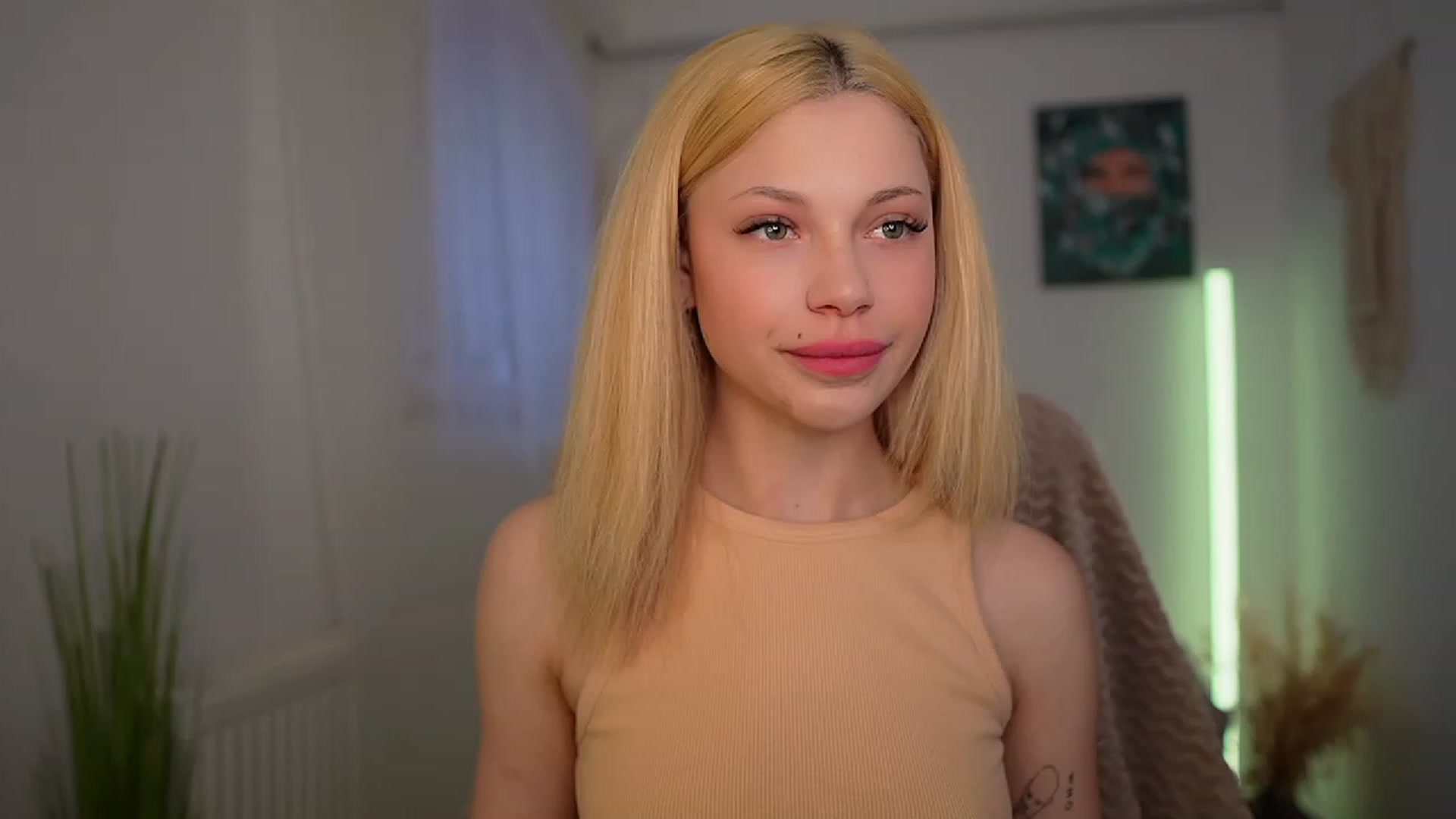 Gallery image thumbnail from Riley_Steele's myfreecams stream on, 03/19/2024, 15:50 image 4 of 20