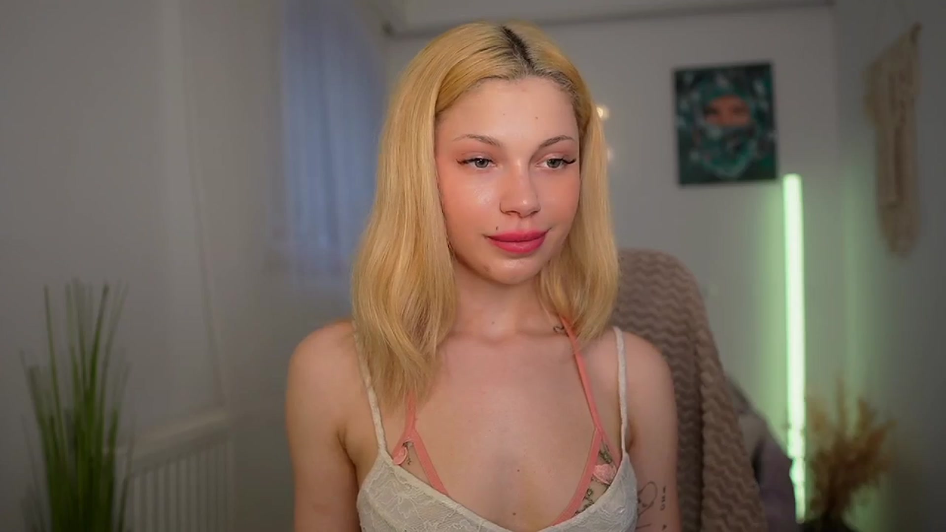 Gallery image thumbnail from Riley_Steele's myfreecams stream on, 03/22/2024, 15:50 image 3 of 20