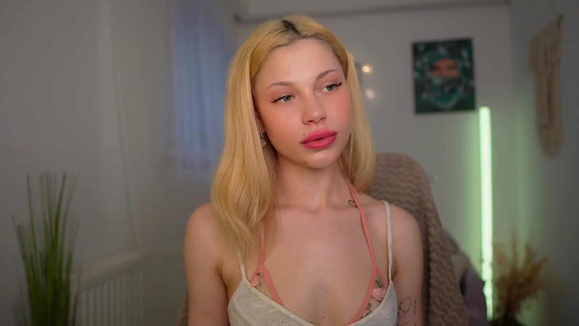 Gallery image thumbnail from Riley_Steele's myfreecams stream on, 03/22/2024, 15:50 image 2 of 20