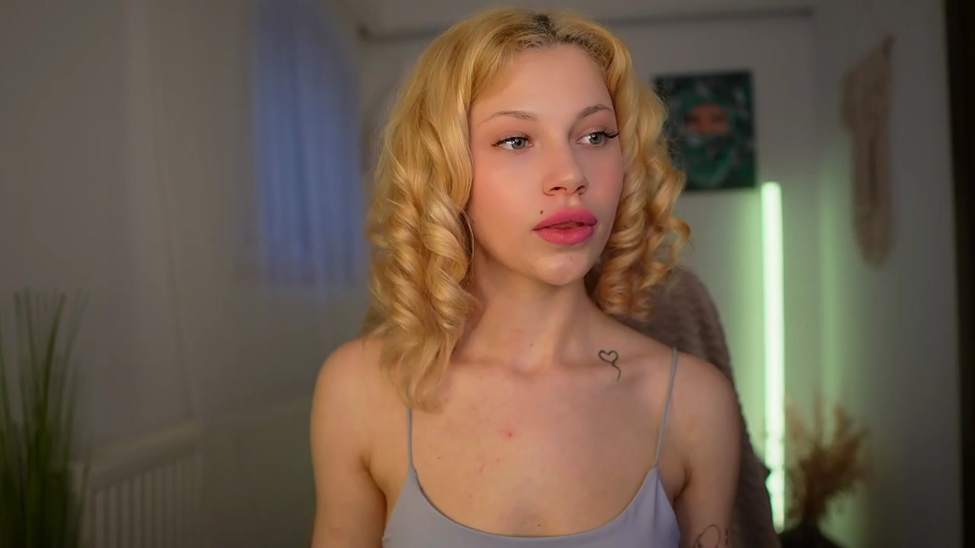 Gallery image thumbnail from Riley_Steele's myfreecams stream on, 03/24/2024, 16:27 image 7 of 20