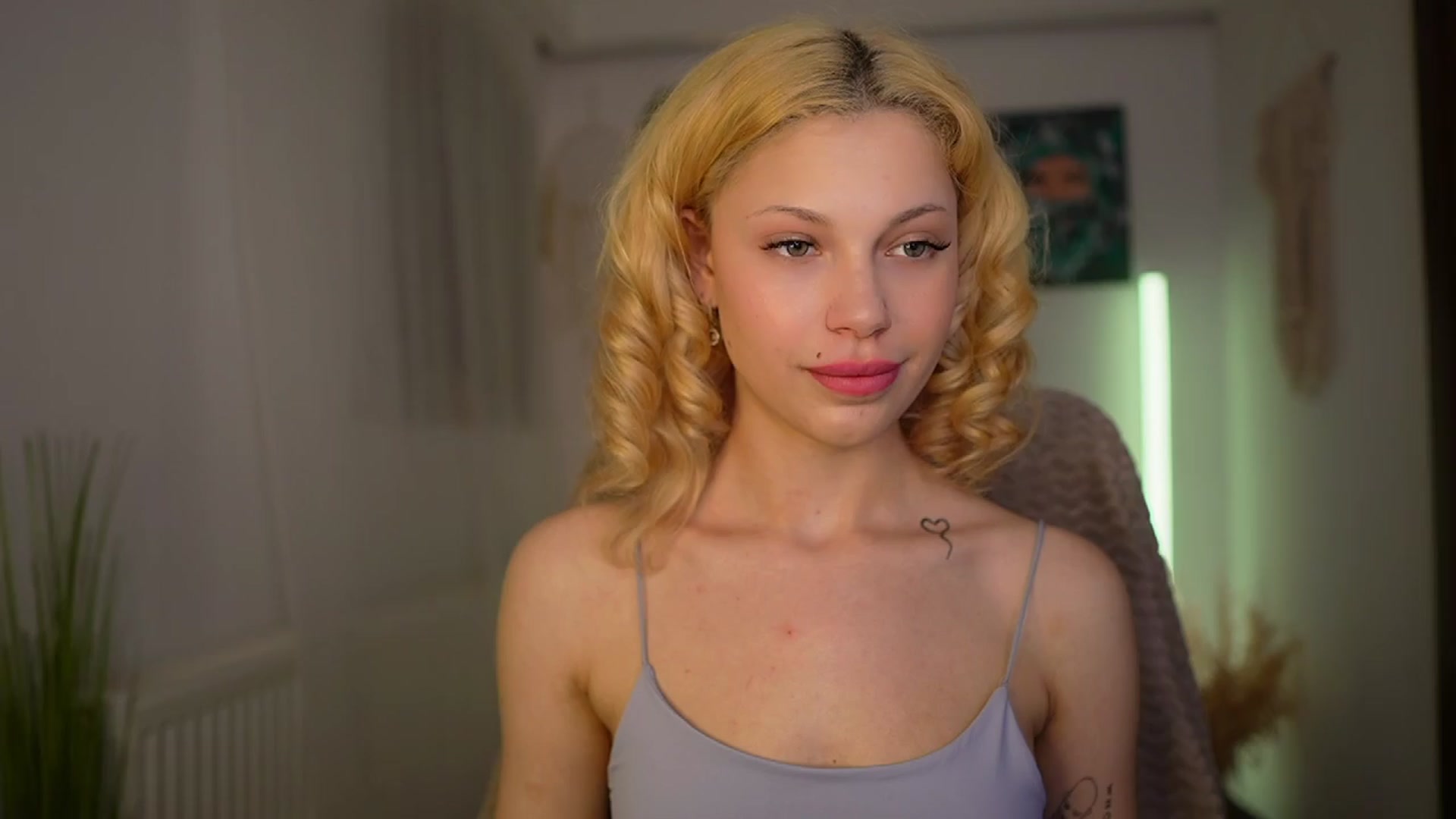 Gallery image thumbnail from Riley_Steele's myfreecams stream on, 03/24/2024, 18:47 image 4 of 20