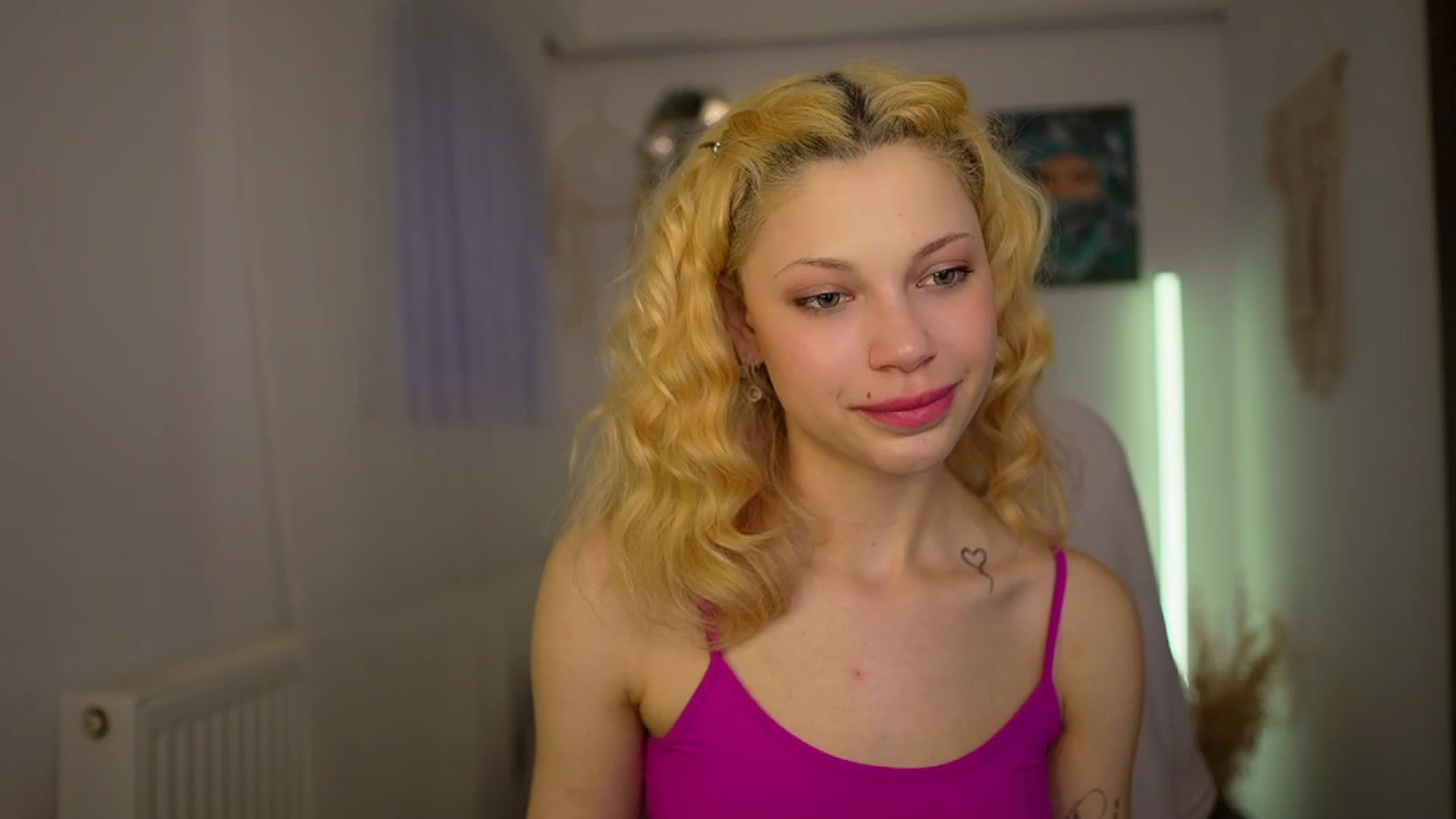 Gallery image thumbnail from Riley_Steele's myfreecams stream on, 03/26/2024, 17:05 image 18 of 20