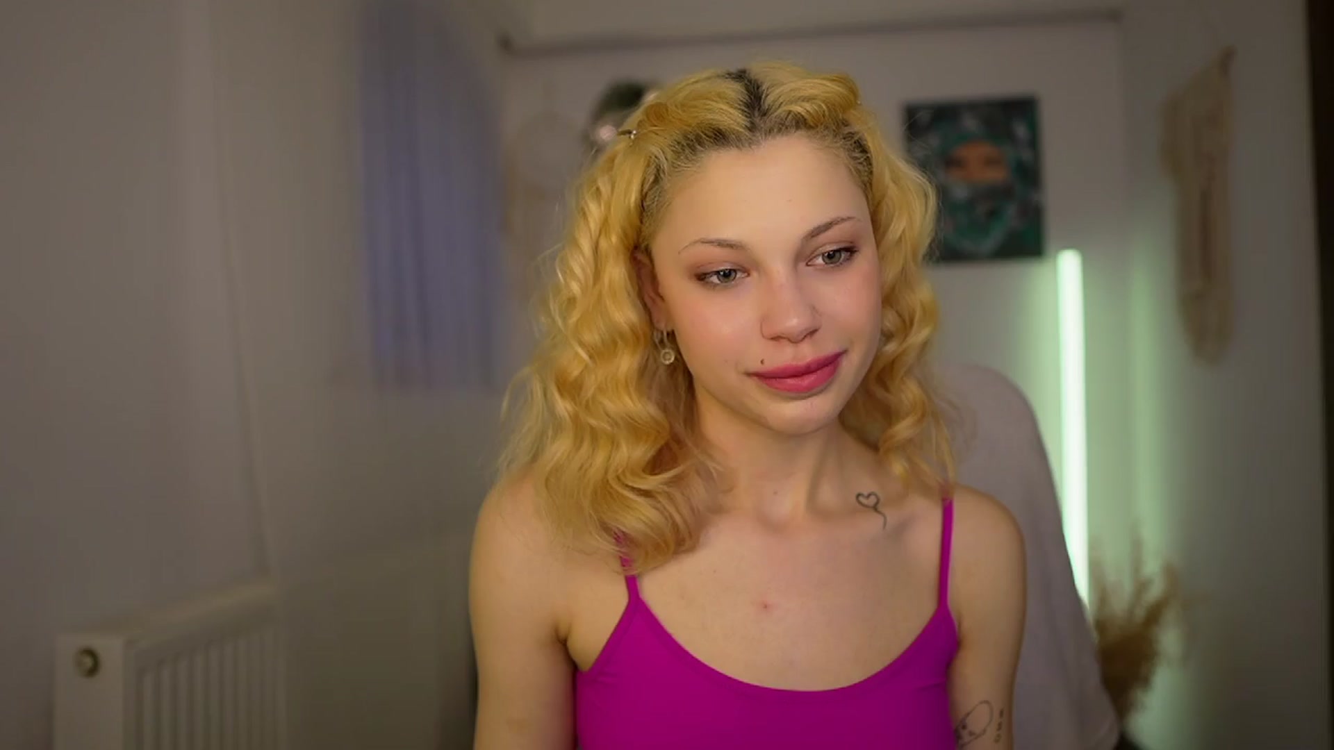 Gallery image thumbnail from Riley_Steele's myfreecams stream on, 03/26/2024, 17:05 image 16 of 20