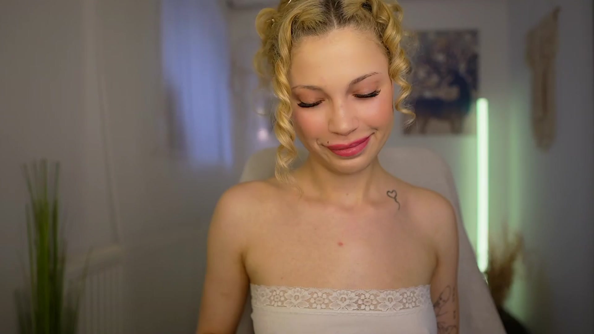 Gallery image thumbnail from Riley_Steele's myfreecams stream on, 04/05/2024, 14:55 image 10 of 20