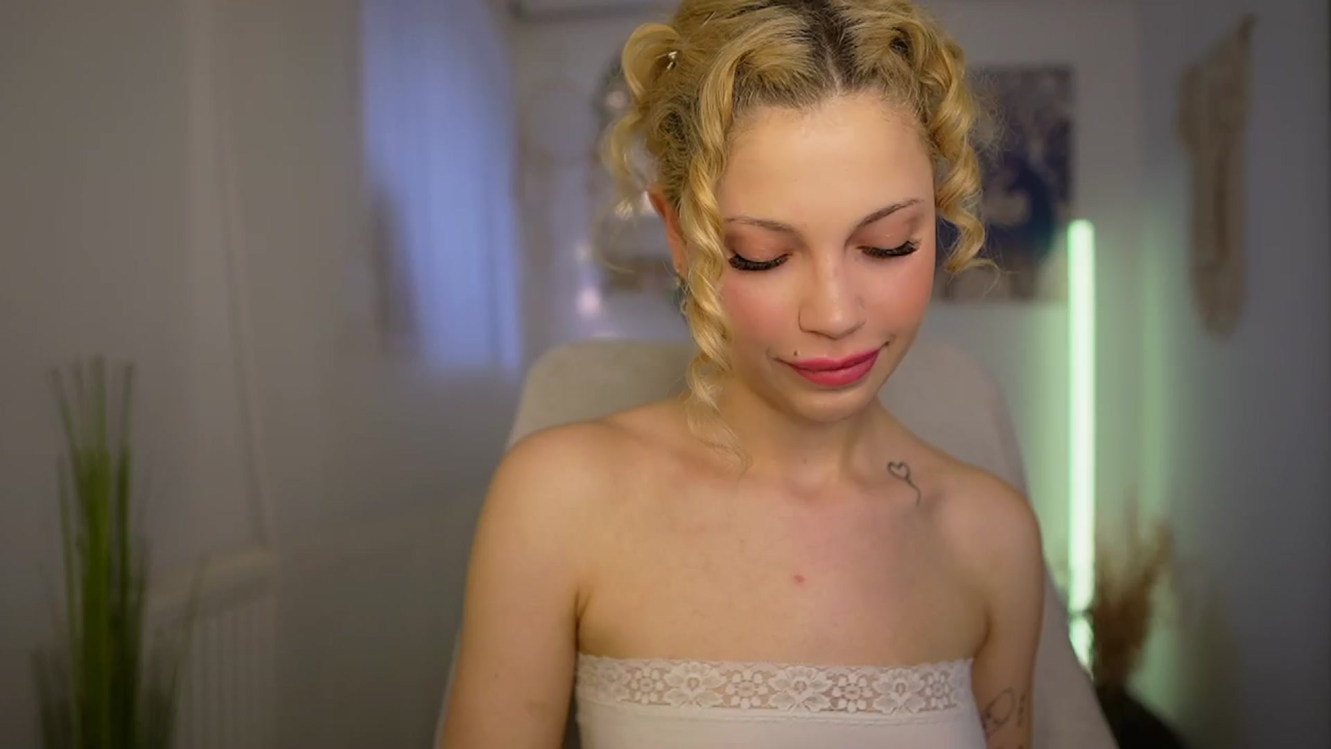 Gallery image thumbnail from Riley_Steele's myfreecams stream on, 04/05/2024, 14:55 image 6 of 20