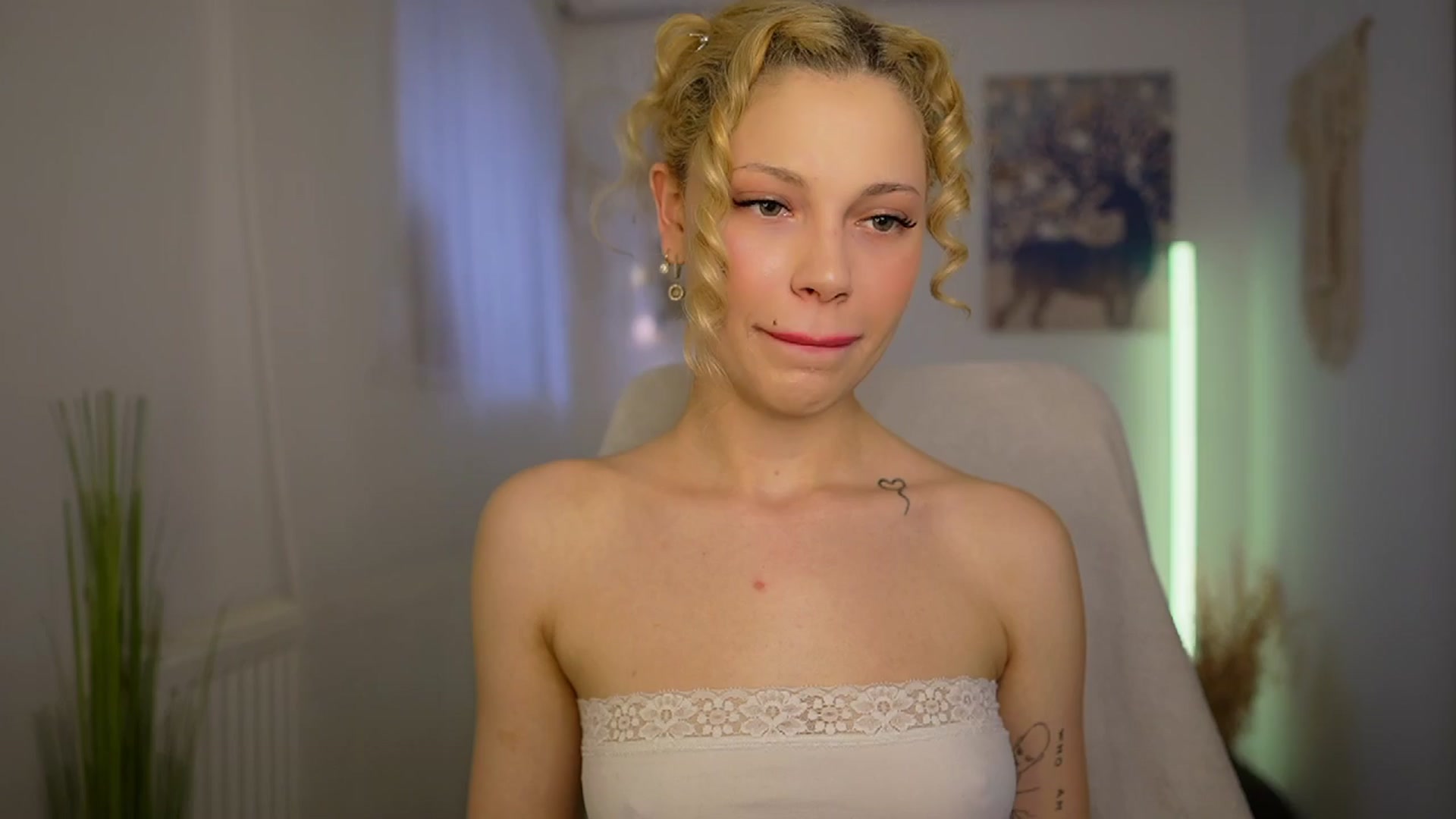 Gallery image thumbnail from Riley_Steele's myfreecams stream on, 04/05/2024, 14:55 image 12 of 20
