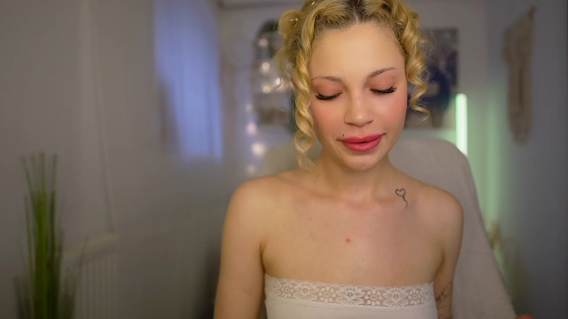 Gallery image thumbnail from Riley_Steele's myfreecams stream on, 04/05/2024, 14:55 image 15 of 20