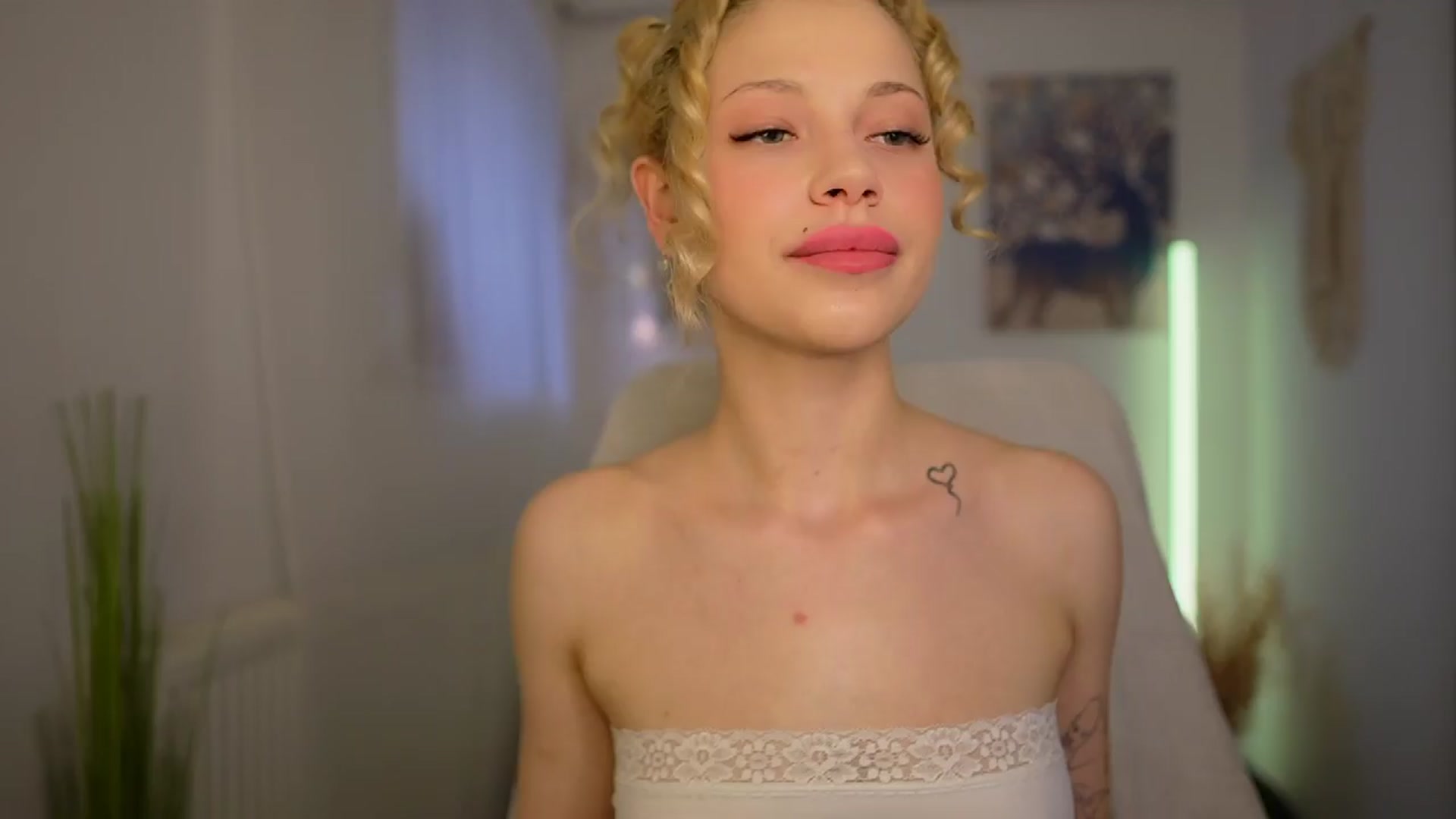 Gallery image thumbnail from Riley_Steele's myfreecams stream on, 04/05/2024, 14:55 image 14 of 20