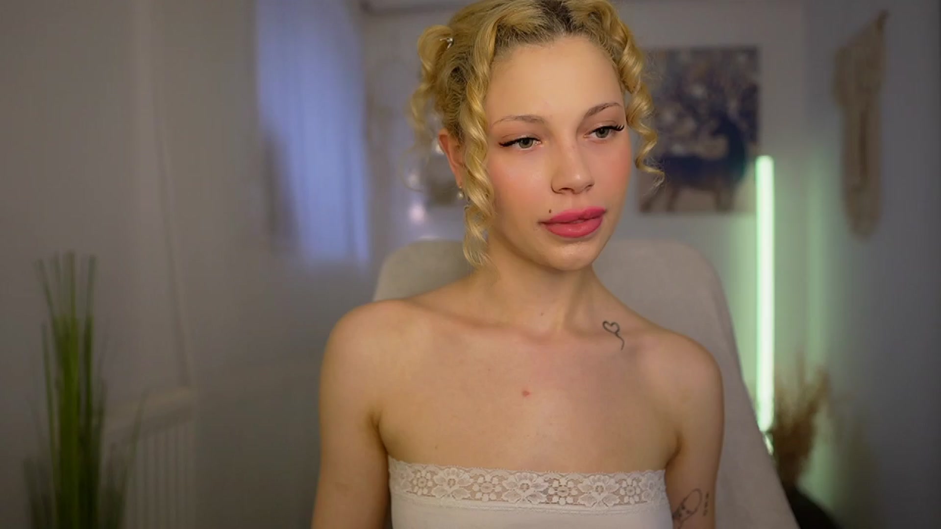 Gallery image thumbnail from Riley_Steele's myfreecams stream on, 04/05/2024, 14:55 image 1 of 20