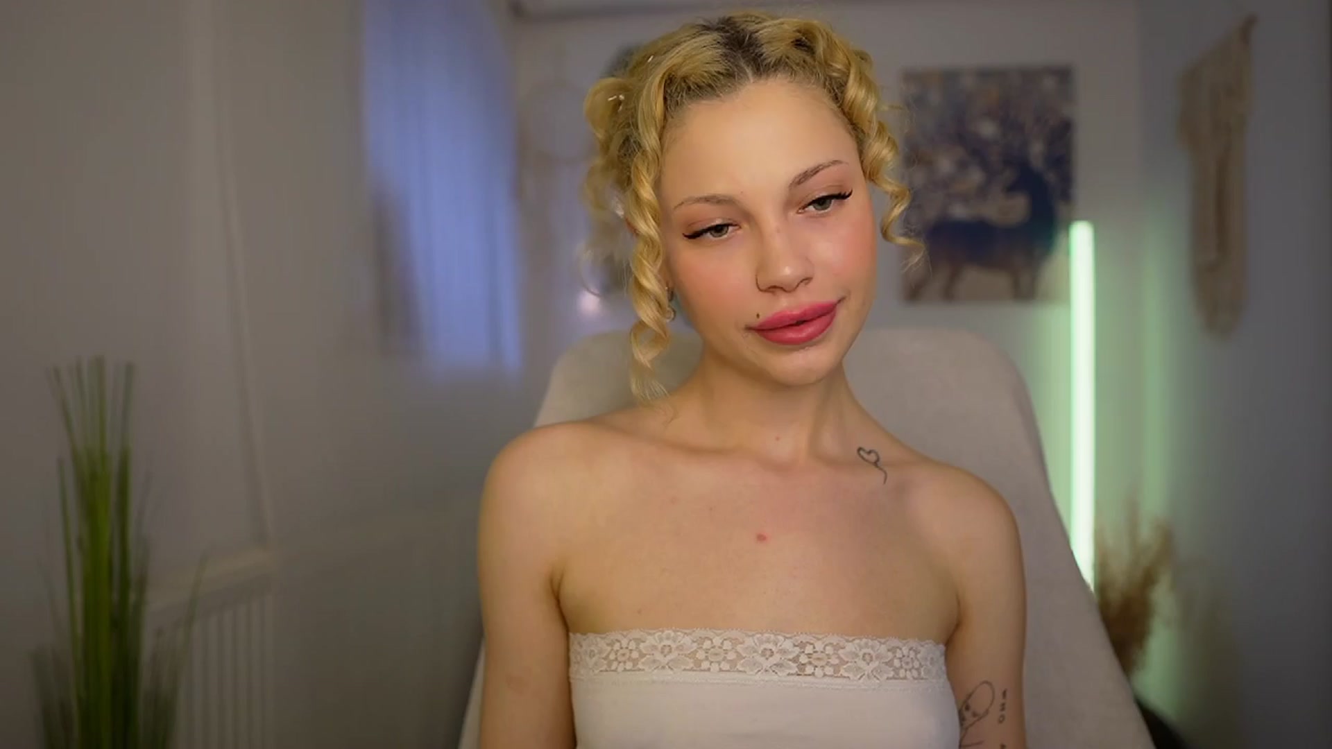 Gallery image thumbnail from Riley_Steele's myfreecams stream on, 04/05/2024, 14:55 image 16 of 20