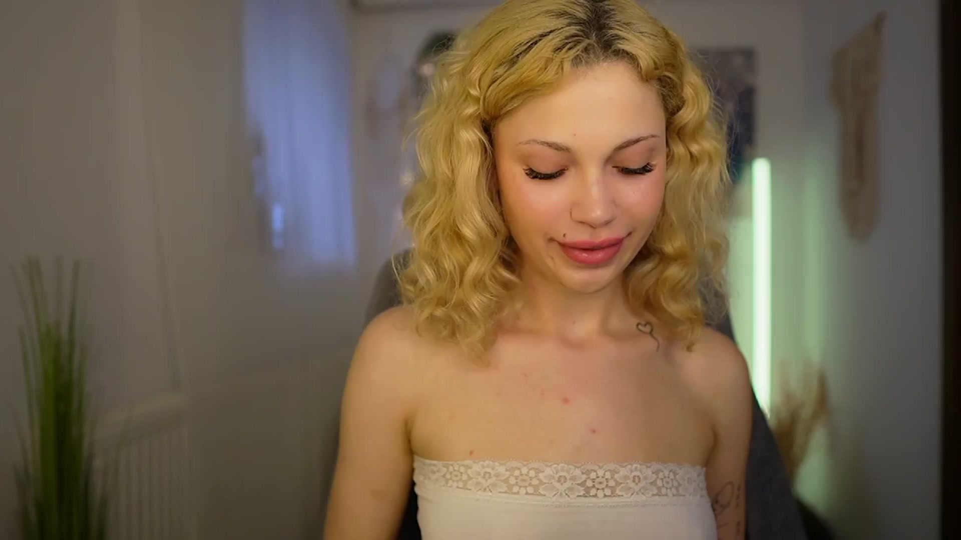 Gallery image thumbnail from Riley_Steele's myfreecams stream on, 04/10/2024, 14:23 image 1 of 20