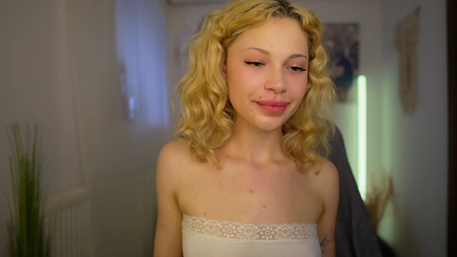 Gallery image thumbnail from Riley_Steele's myfreecams stream on, 04/10/2024, 14:23 image 10 of 20