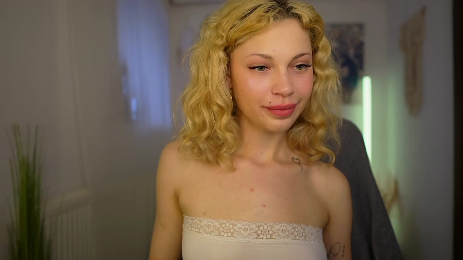 Gallery image thumbnail from Riley_Steele's myfreecams stream on, 04/10/2024, 14:23 image 7 of 20
