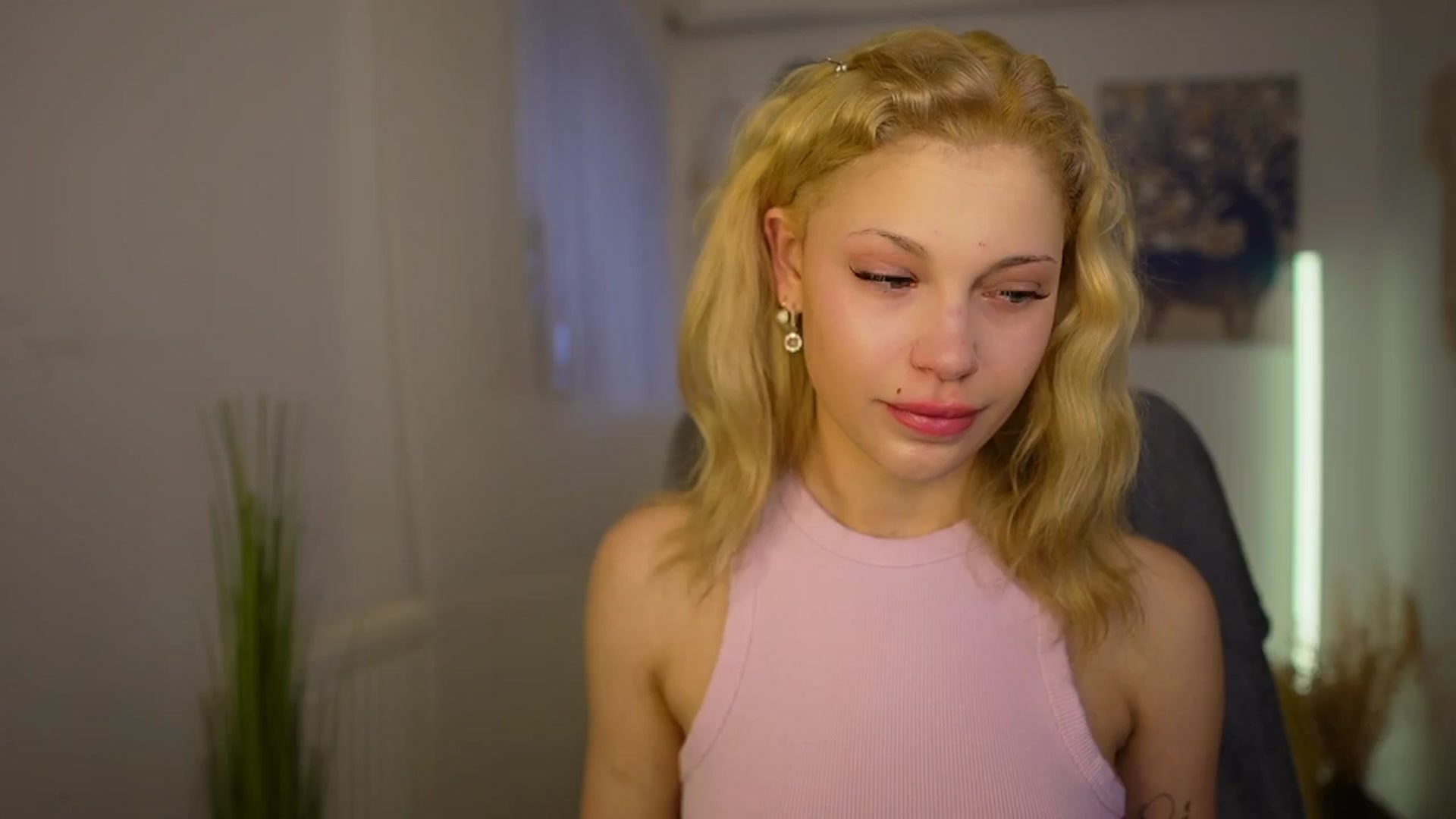 Gallery image thumbnail from Riley_Steele's myfreecams stream on, 04/16/2024, 14:02 image 7 of 20