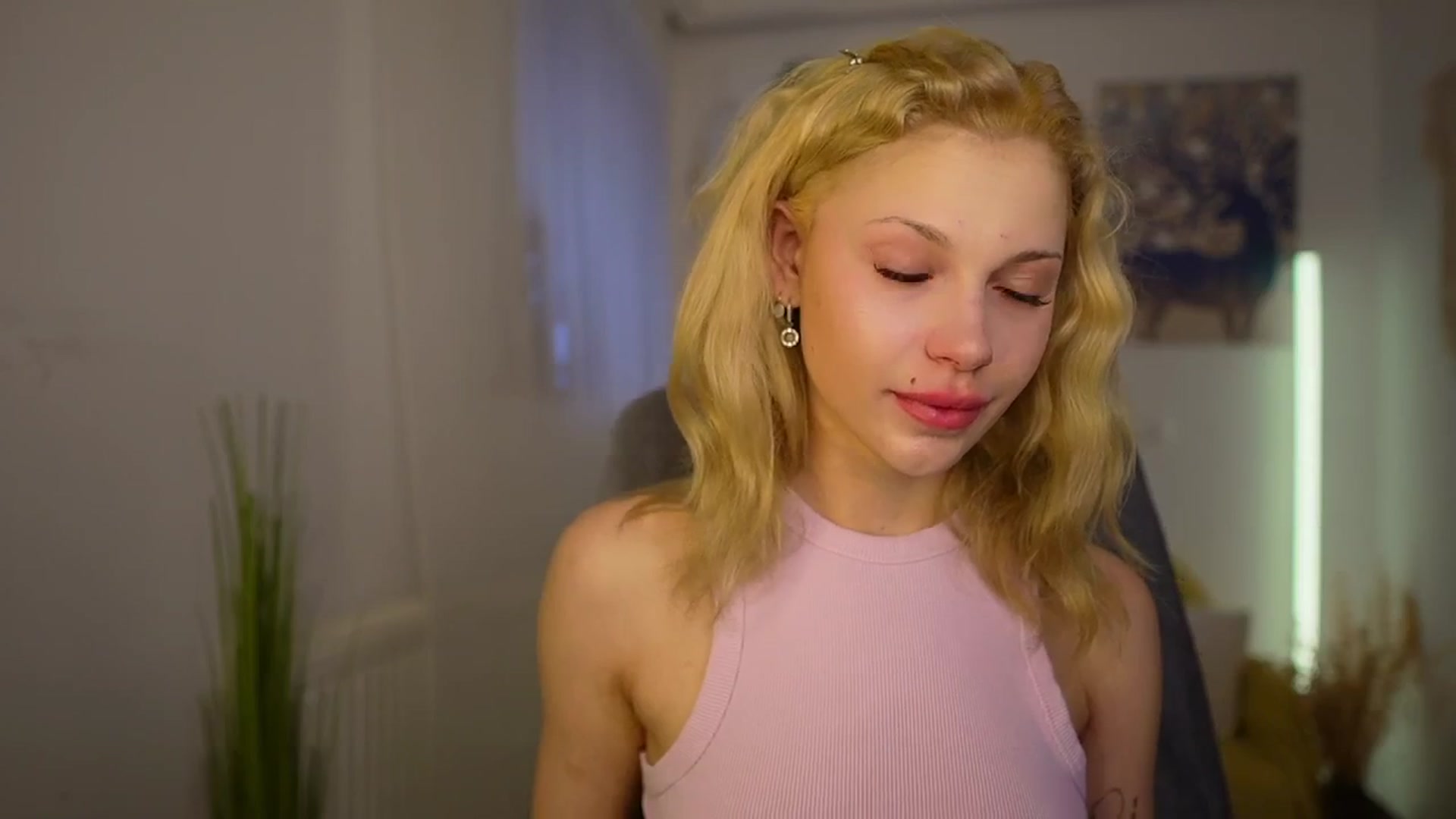 Gallery image thumbnail from Riley_Steele's myfreecams stream on, 04/16/2024, 14:02 image 14 of 20