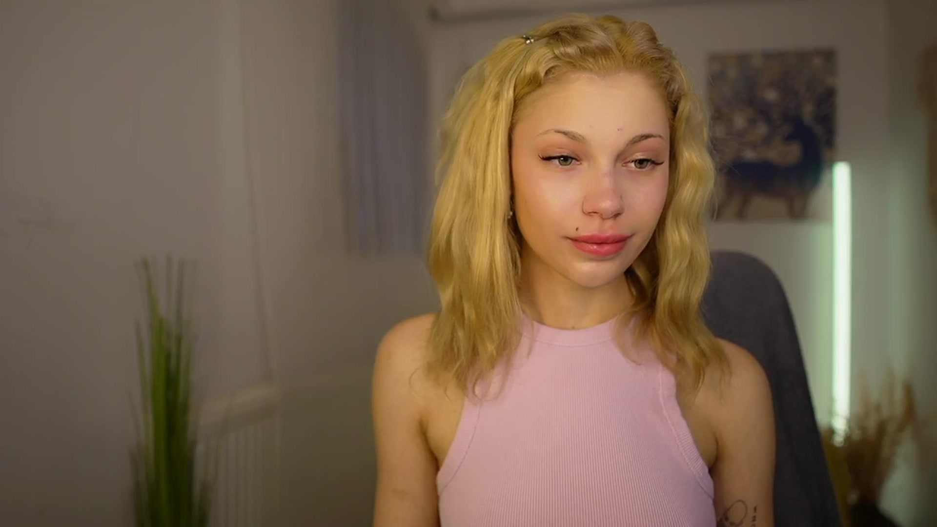 Gallery image thumbnail from Riley_Steele's myfreecams stream on, 04/16/2024, 16:29 image 3 of 20