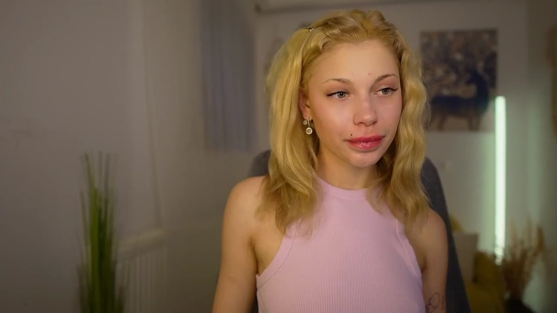 Gallery image thumbnail from Riley_Steele's myfreecams stream on, 04/16/2024, 16:29 image 5 of 20