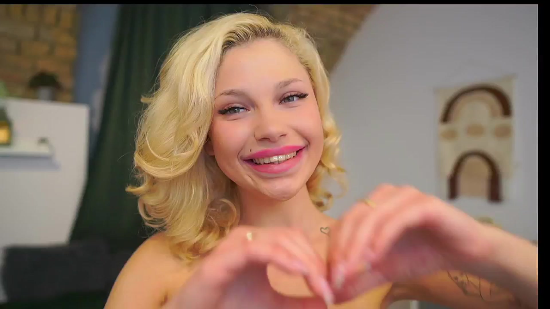 Gallery image thumbnail from Riley_Steele's myfreecams stream on, 09/10/2024, 21:29 image 18 of 20