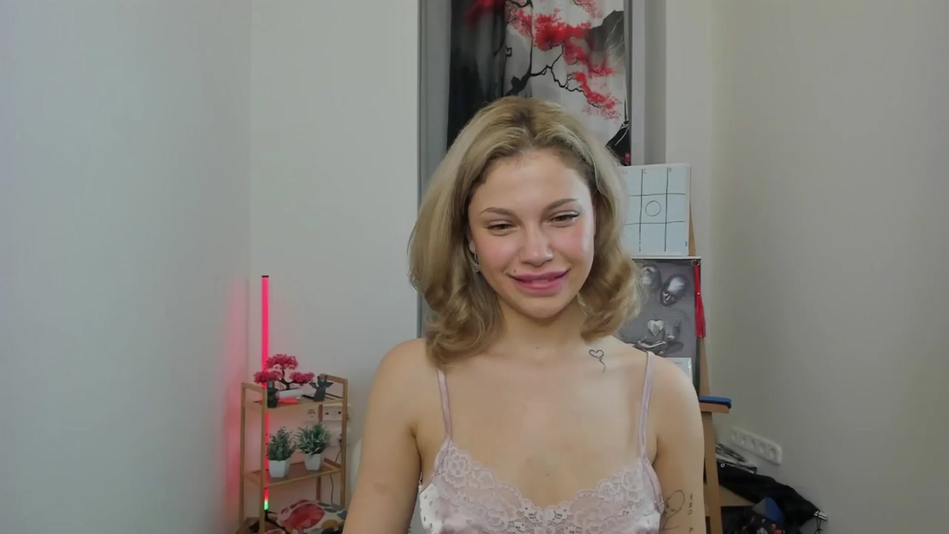 Gallery image thumbnail from Riley_Steele's myfreecams stream on, 10/15/2024, 01:20 image 17 of 20