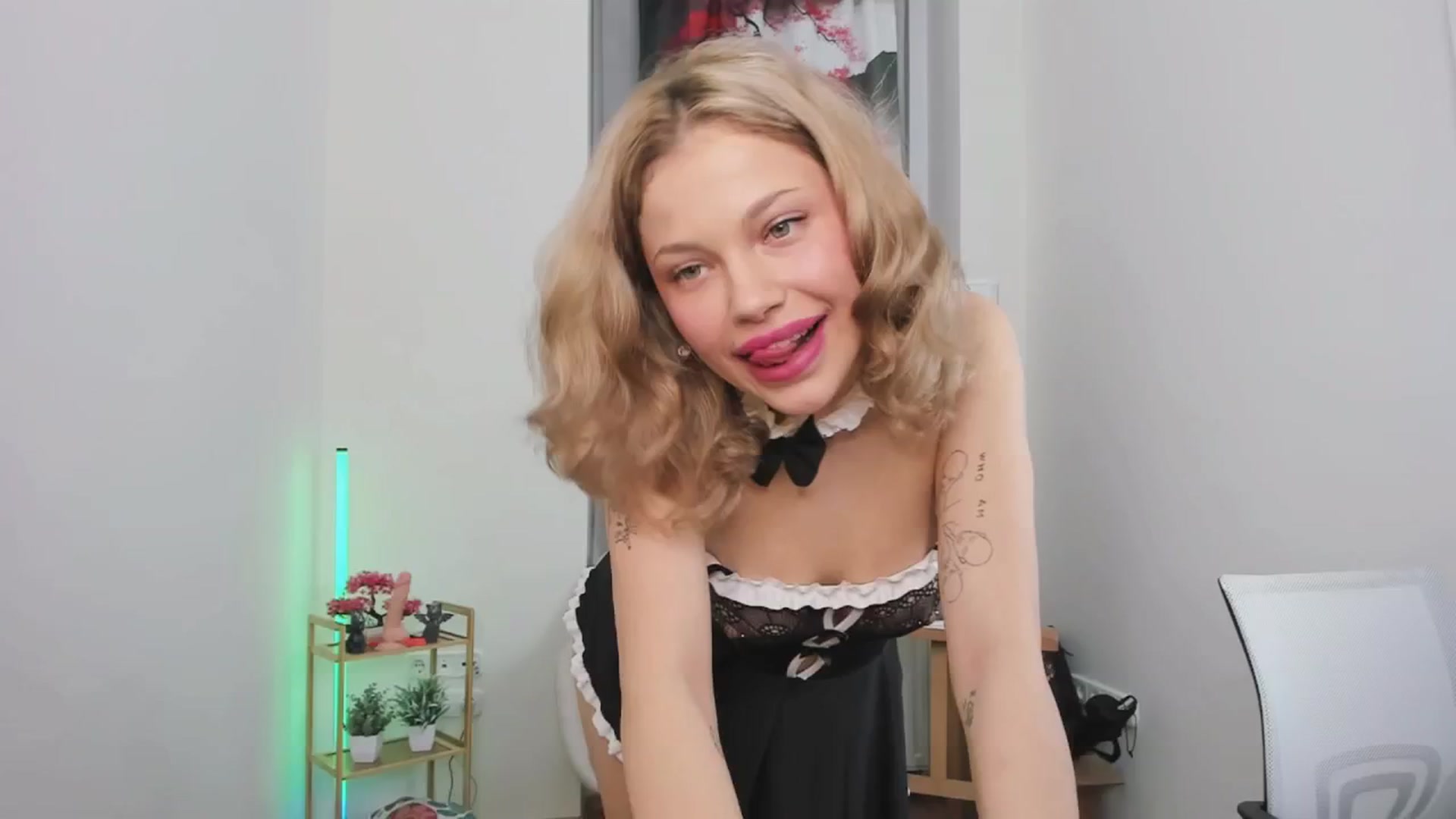 Gallery image thumbnail from Riley_Steele's myfreecams stream on, 10/19/2024, 22:32 image 3 of 20