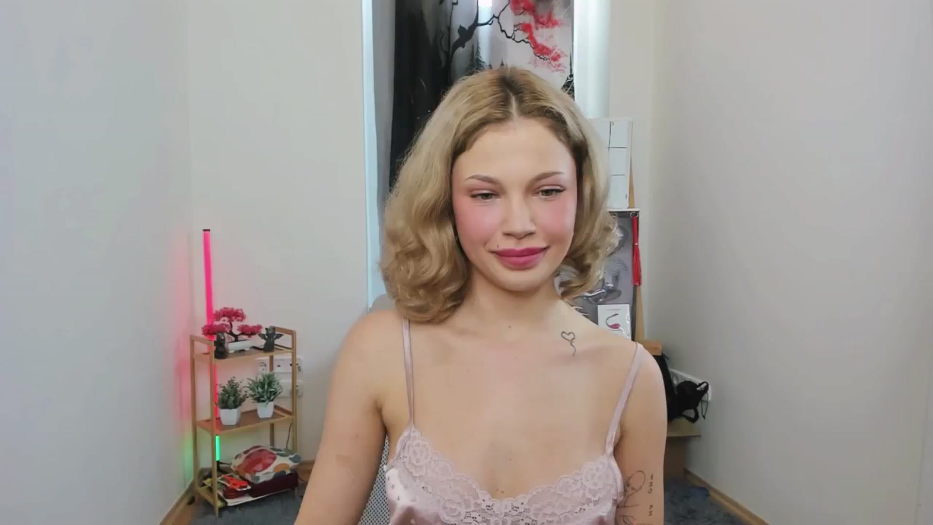 Gallery image thumbnail from Riley_Steele's myfreecams stream on, 10/22/2024, 13:21 image 17 of 20