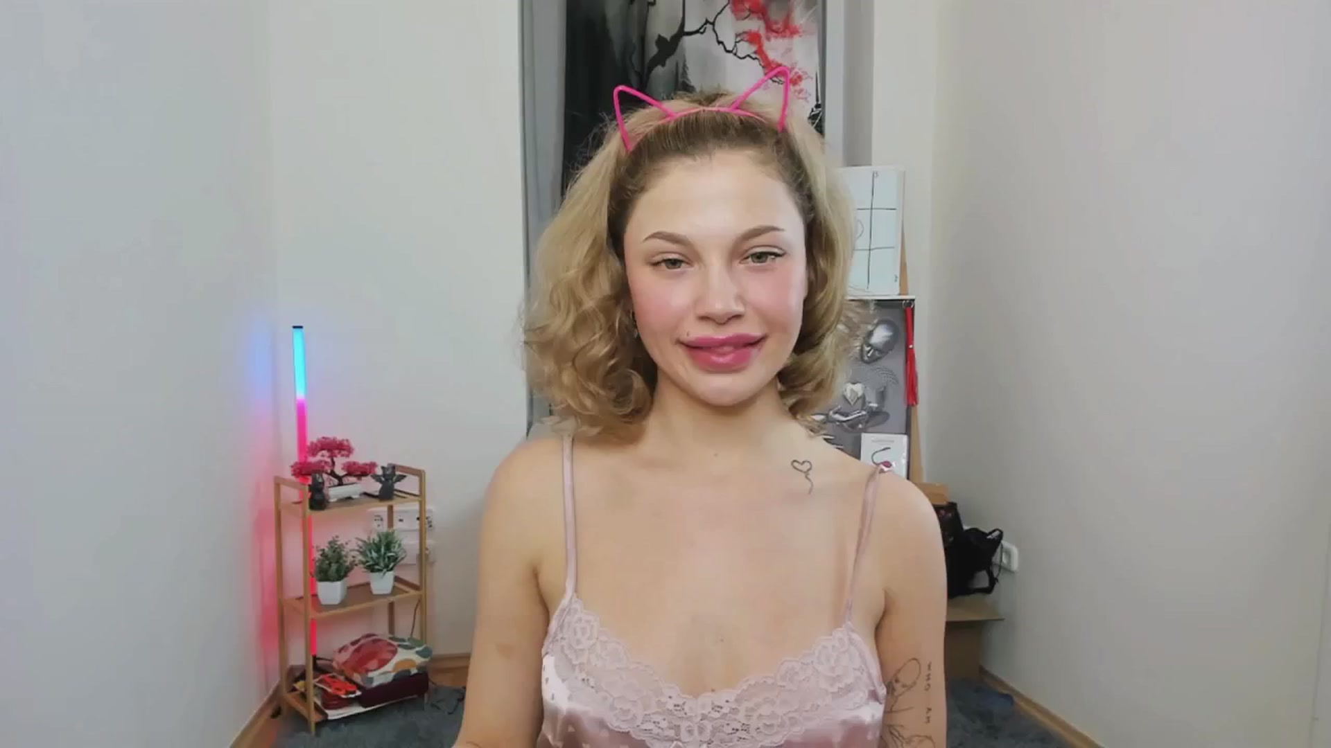 Gallery image thumbnail from Riley_Steele's myfreecams stream on, 10/22/2024, 23:49 image 17 of 20