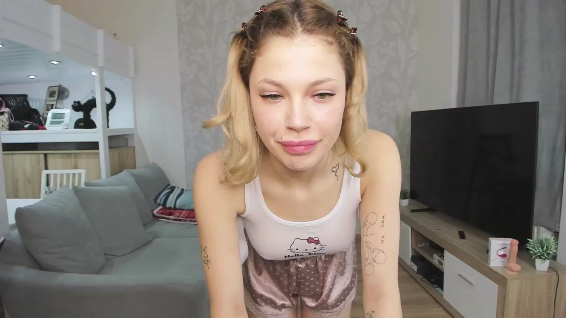 Gallery image thumbnail from Riley_Steele's myfreecams stream on, 02/06/2025, 18:06 image 3 of 20