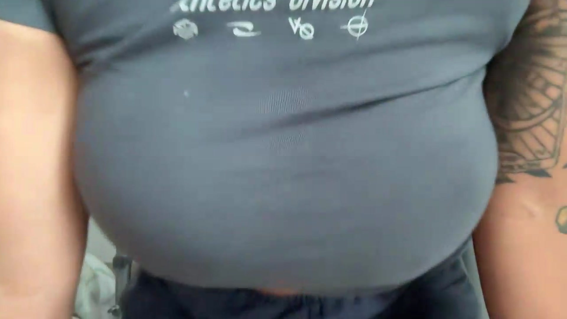 Gallery image thumbnail from Rileywildd's myfreecams stream on, 08/12/2026, 16:58 image 9 of 20