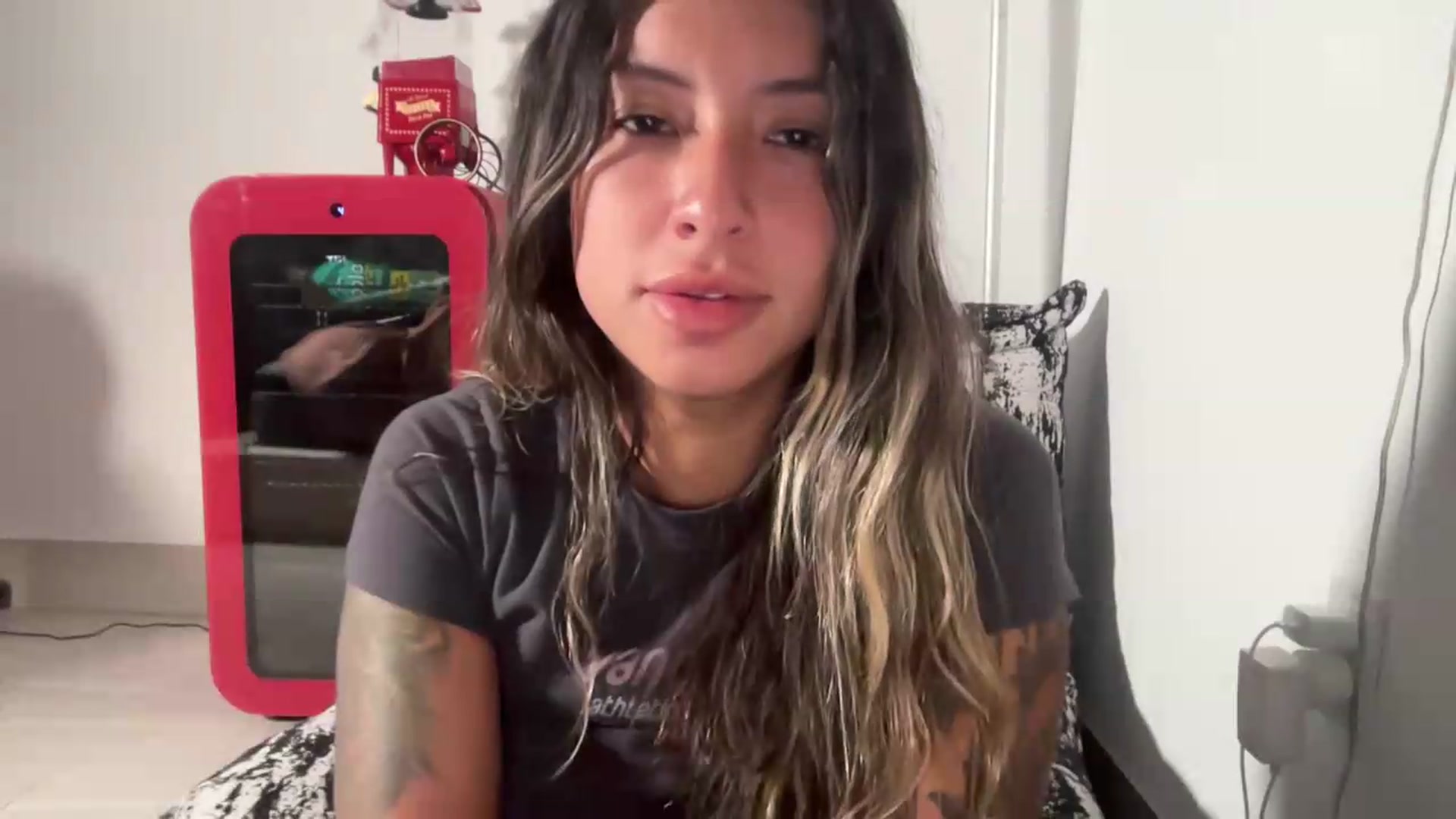Gallery image thumbnail from Rileywildd's myfreecams stream on, 08/13/2026, 24:16 image 8 of 20