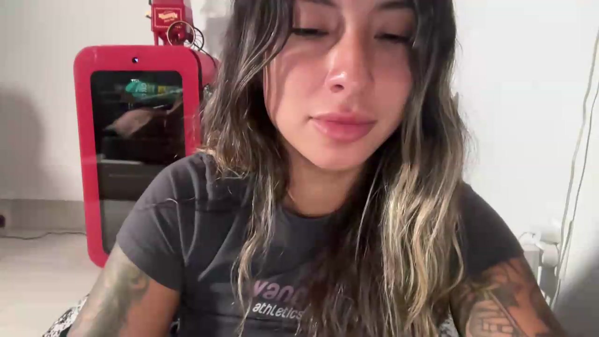 Gallery image thumbnail from Rileywildd's myfreecams stream on, 08/13/2026, 24:16 image 9 of 20