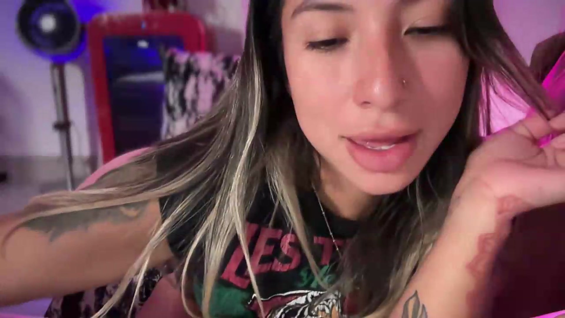Gallery image thumbnail from Rileywildd's myfreecams stream on, 08/18/2026, 24:56 image 14 of 20