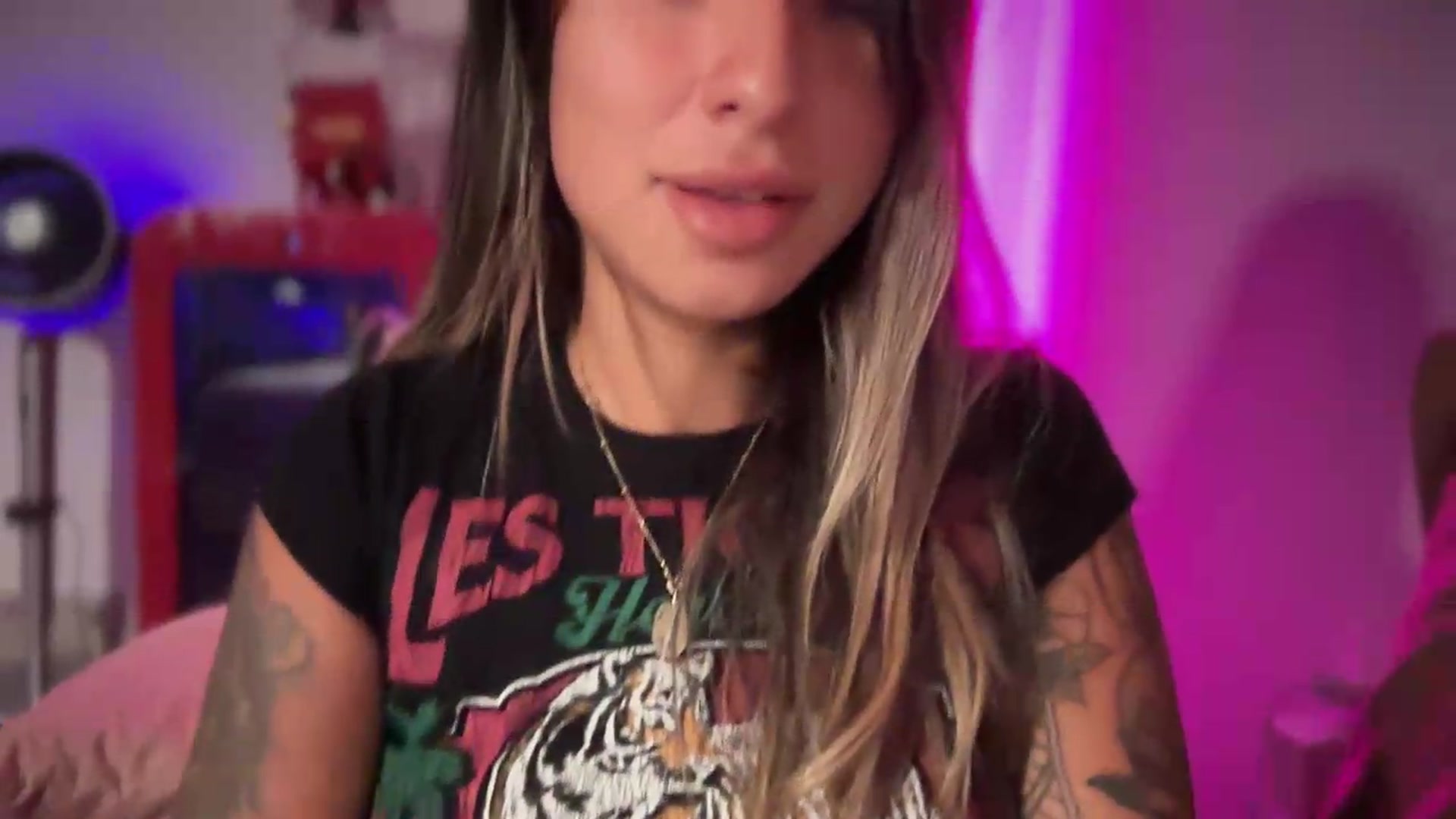 Gallery image thumbnail from Rileywildd's myfreecams stream on, 08/18/2026, 24:56 image 6 of 20