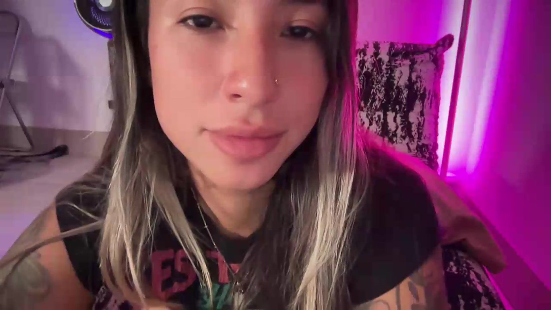 Gallery image thumbnail from Rileywildd's myfreecams stream on, 08/18/2026, 24:56 image 15 of 20