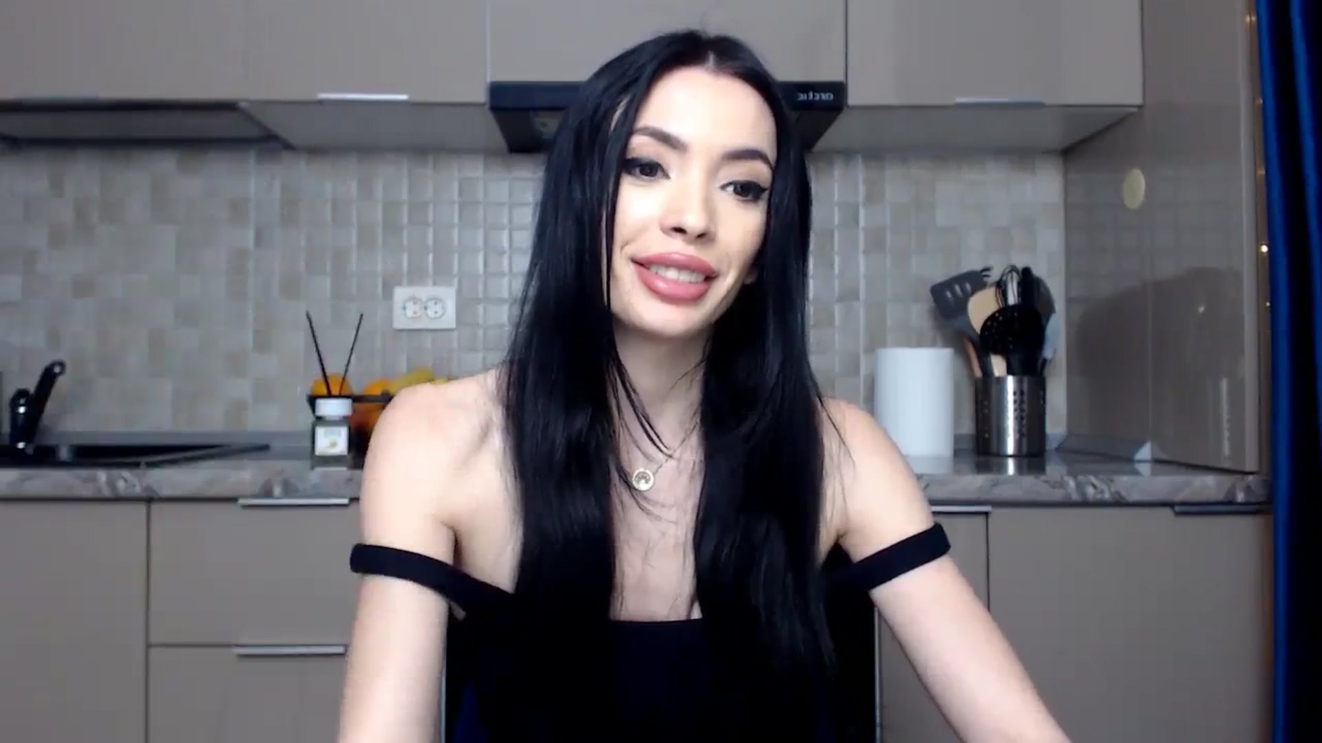 Gallery image thumbnail from Rileyy's myfreecams stream on, 09/18/2023, 03:01 image 6 of 20
