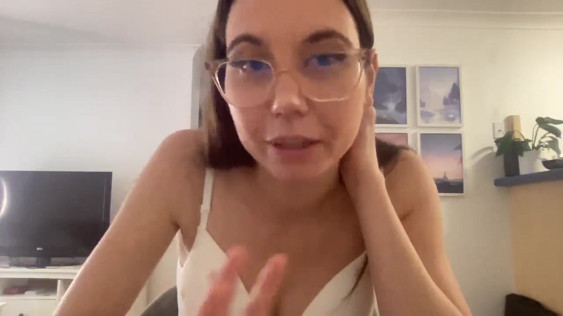 Gallery image thumbnail from Rileyy_Quinn's myfreecams stream on, 07/25/2025, 03:59 image 12 of 20