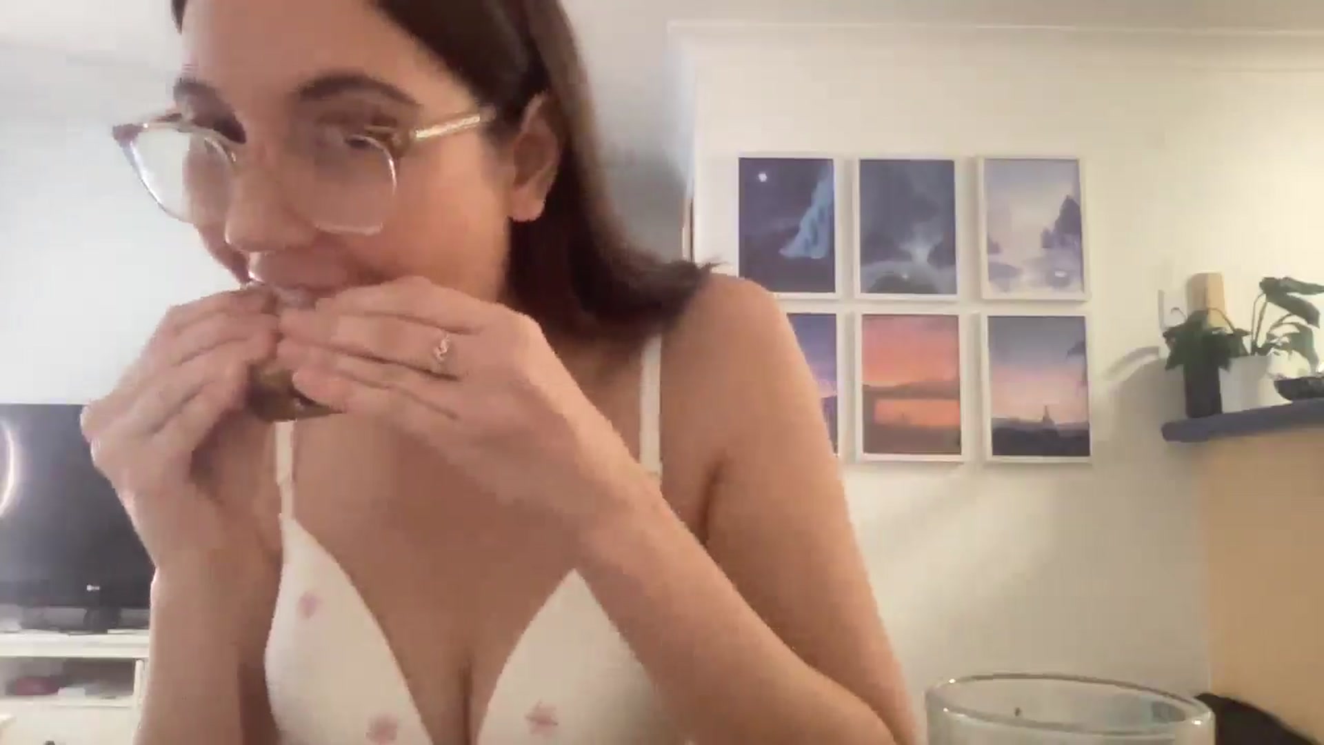 Gallery image thumbnail from Rileyy_Quinn's myfreecams stream on, 07/25/2025, 03:59 image 16 of 20