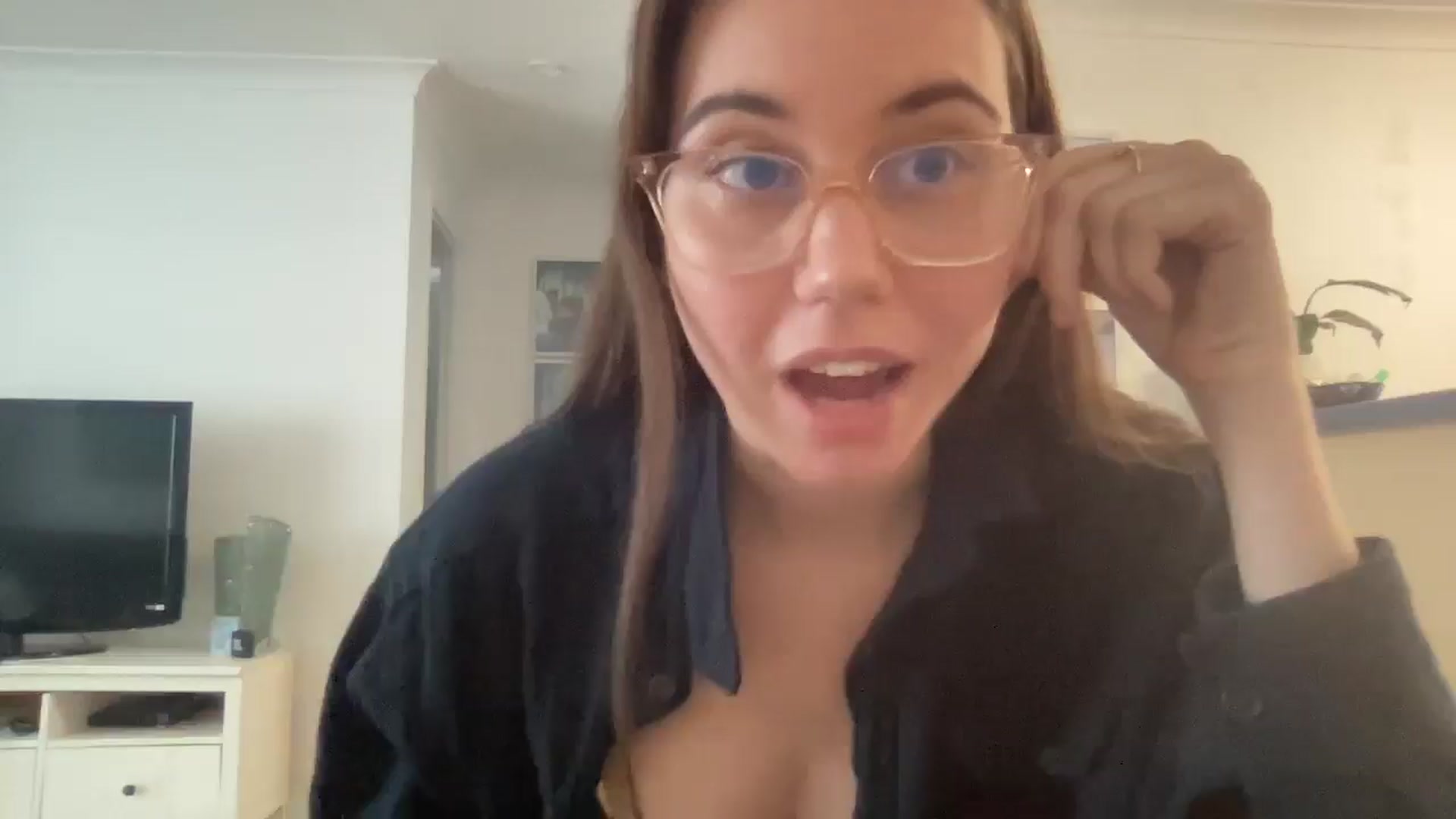 Gallery image thumbnail from Rileyy_Quinn's myfreecams stream on, 08/06/2025, 05:42 image 8 of 20
